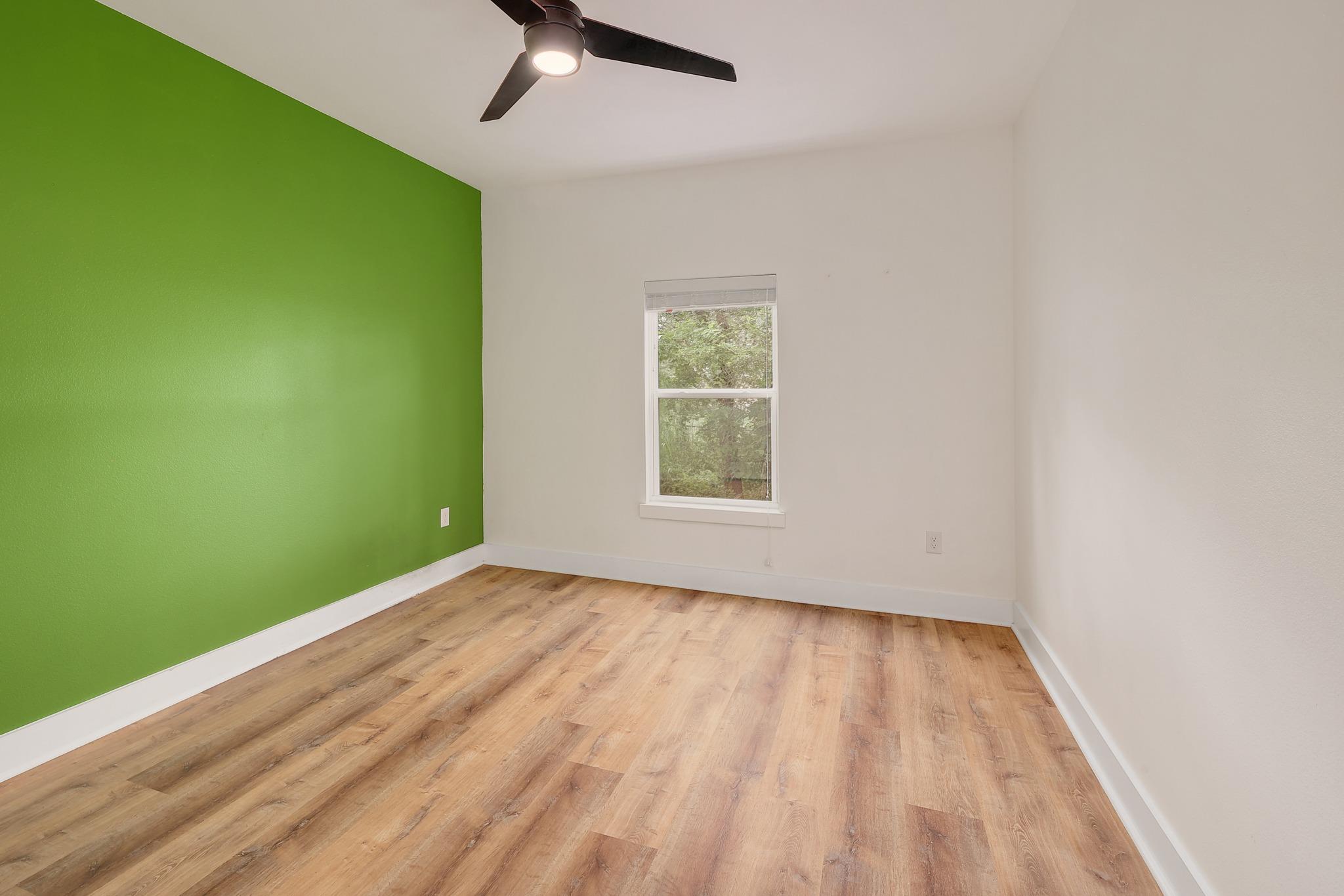 18716 W Lakeview Dr, Jonestown, TX 78645