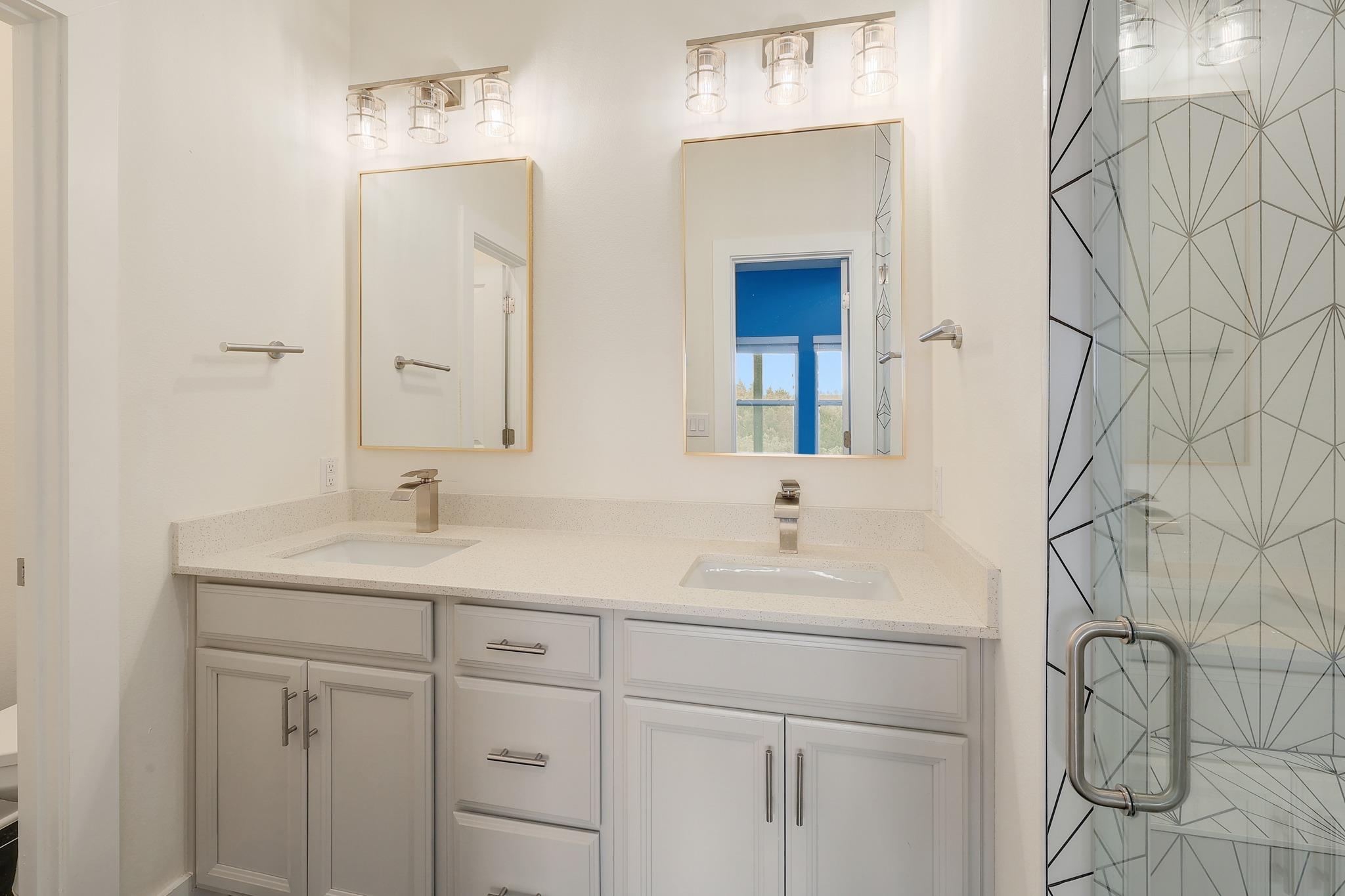 18716 W Lakeview Dr, Jonestown, TX 78645