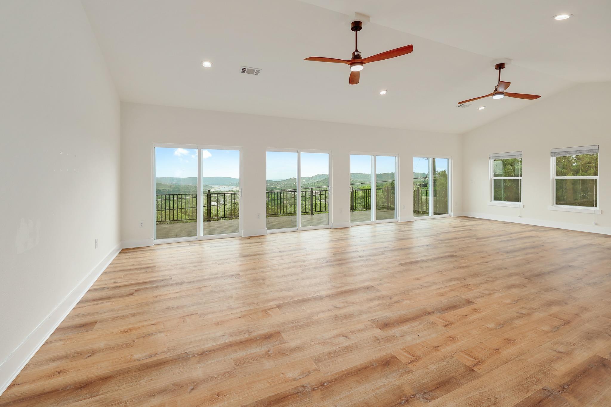 18716 W Lakeview Dr, Jonestown, TX 78645