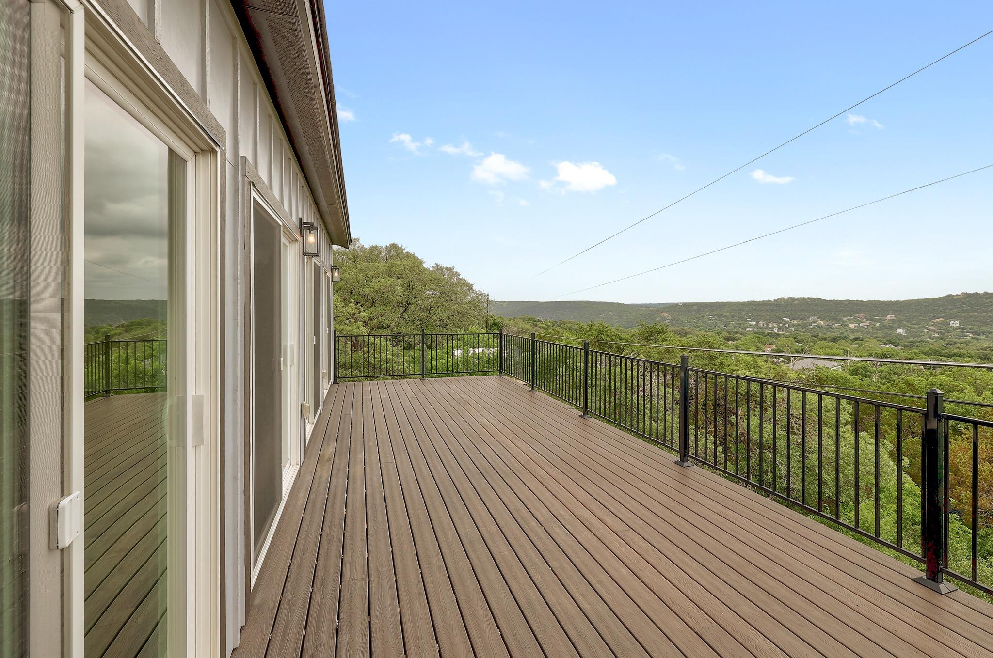 18716 W Lakeview Dr, Jonestown, TX 78645