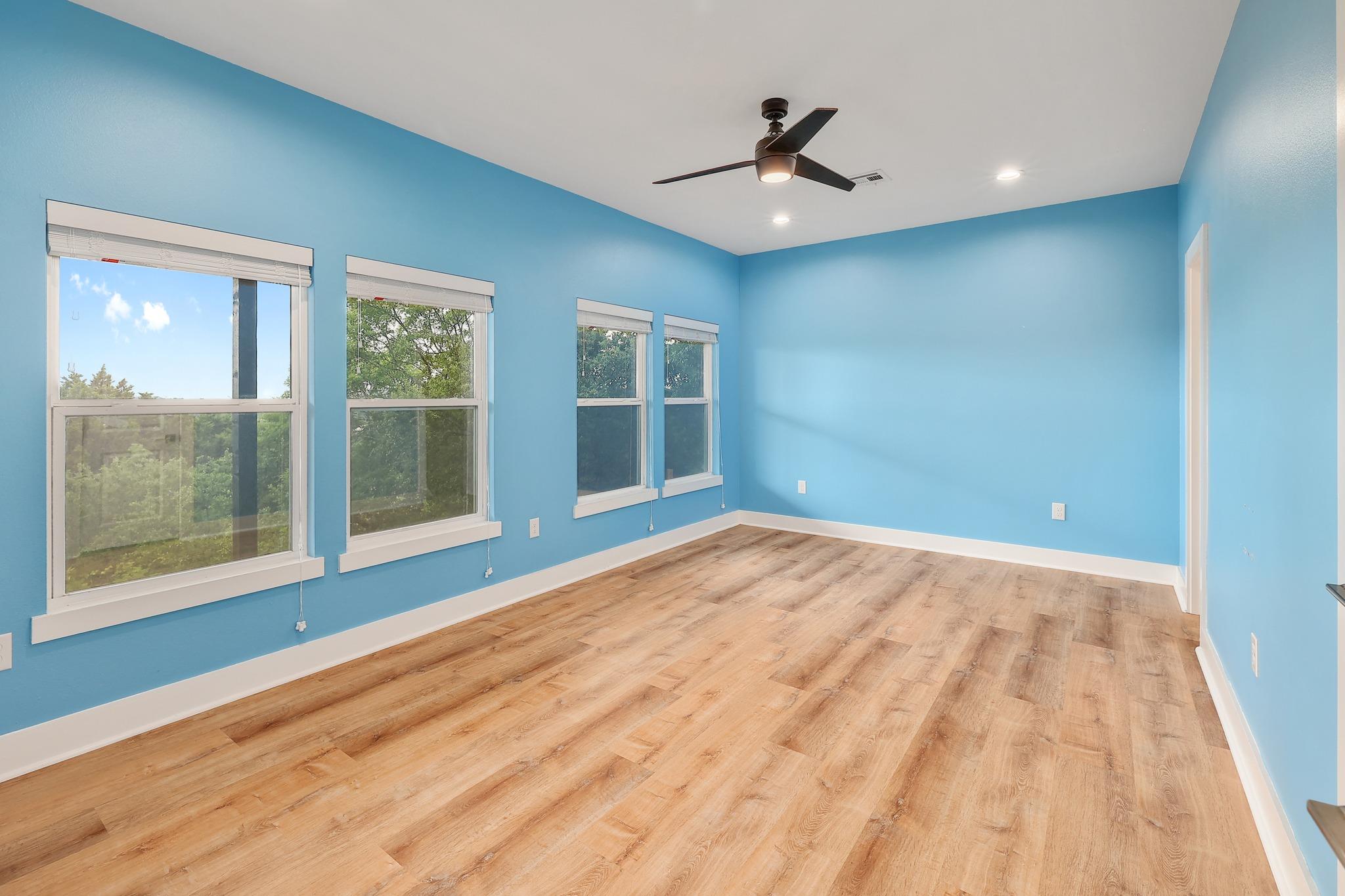 18716 W Lakeview Dr, Jonestown, TX 78645