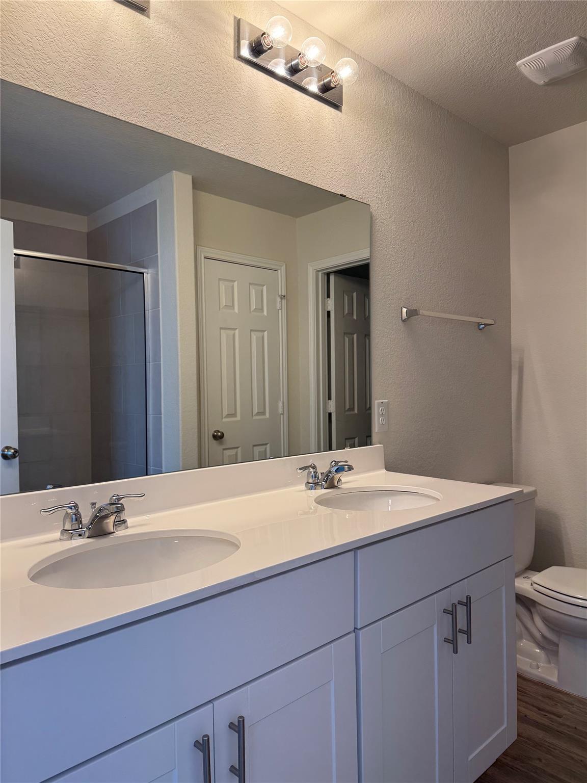 201 Bedford Falls Ln, Jarrell, TX 76537