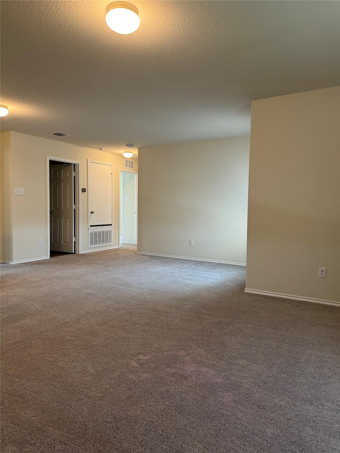 201 Bedford Falls Ln, Jarrell, TX 76537