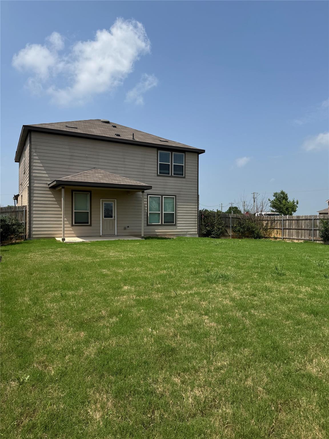 201 Bedford Falls Ln, Jarrell, TX 76537