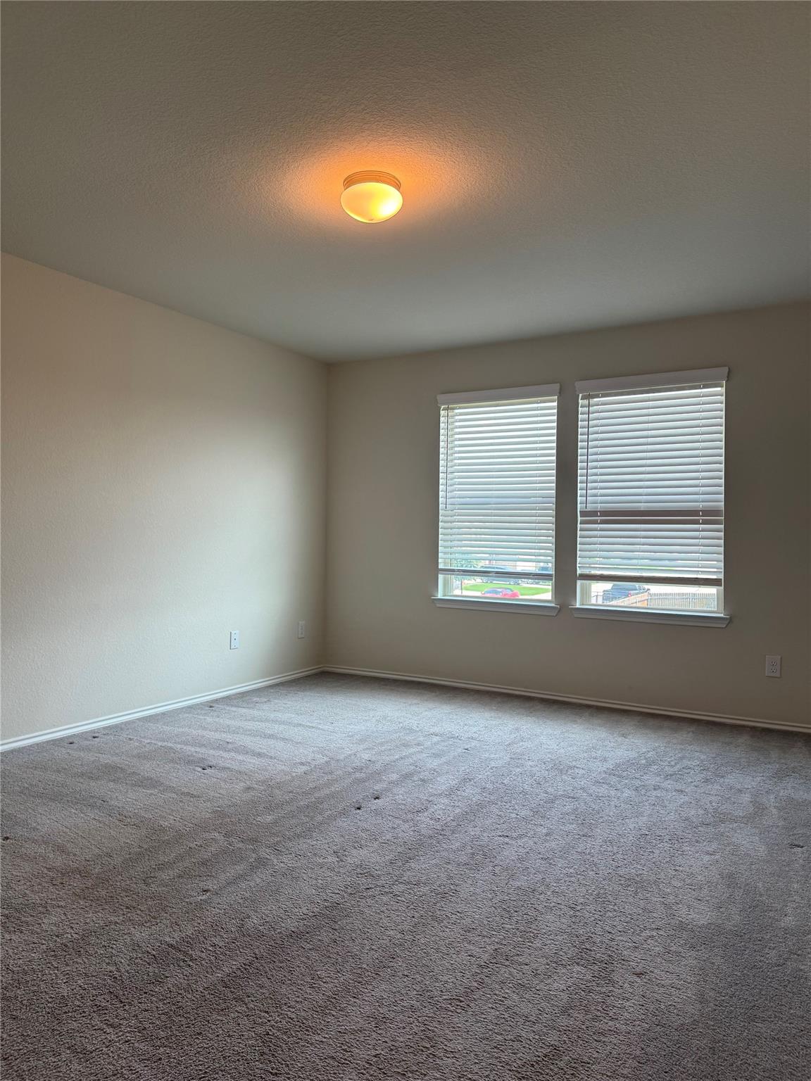 201 Bedford Falls Ln, Jarrell, TX 76537