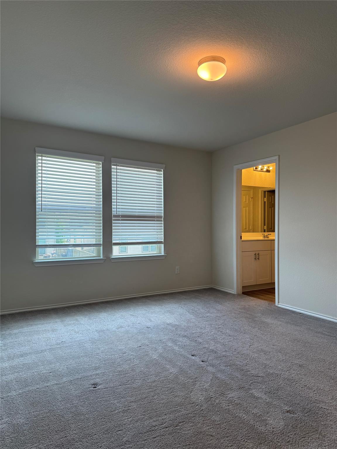 201 Bedford Falls Ln, Jarrell, TX 76537