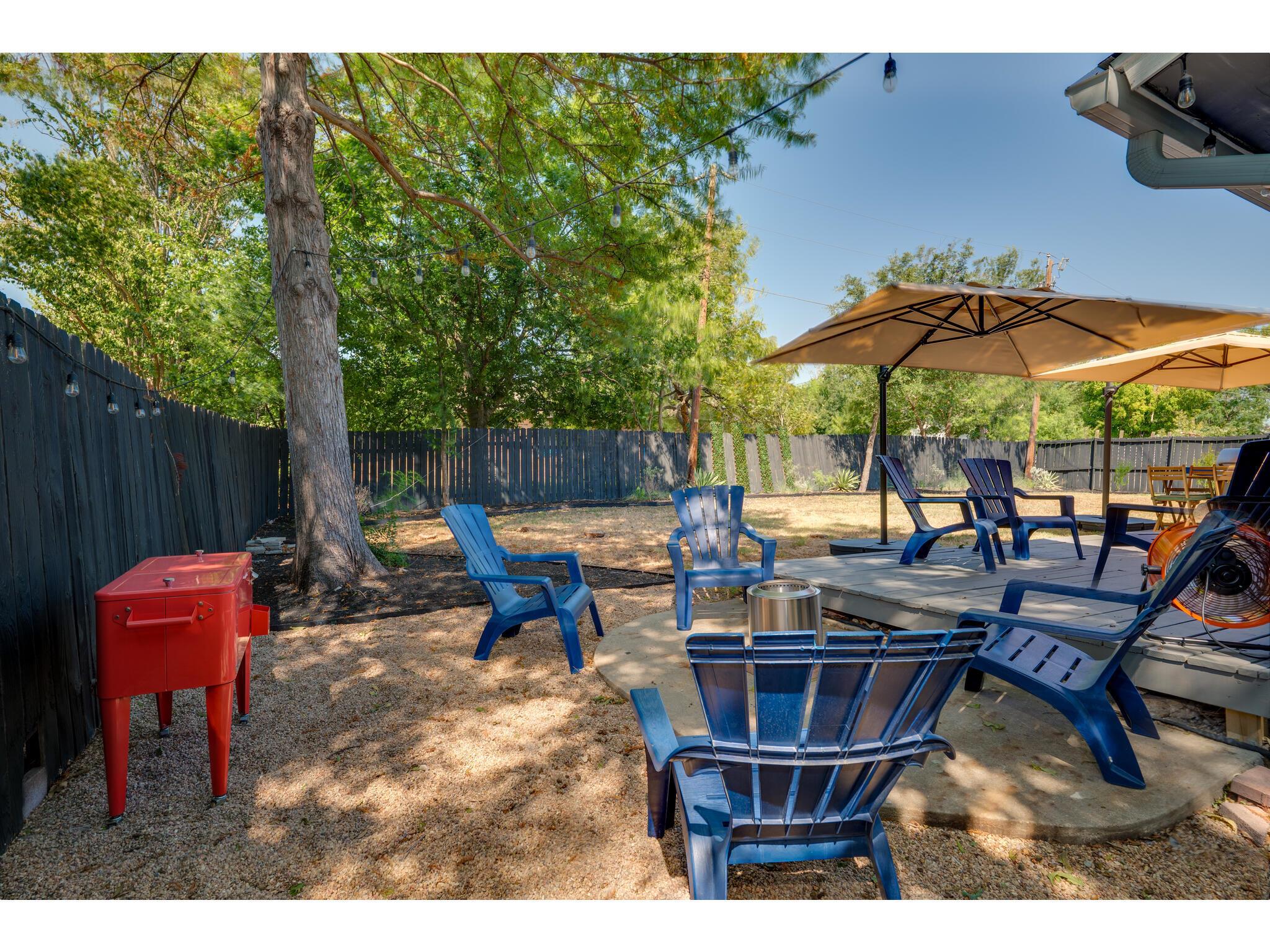 2202 Donna Dr, Taylor, TX 76574