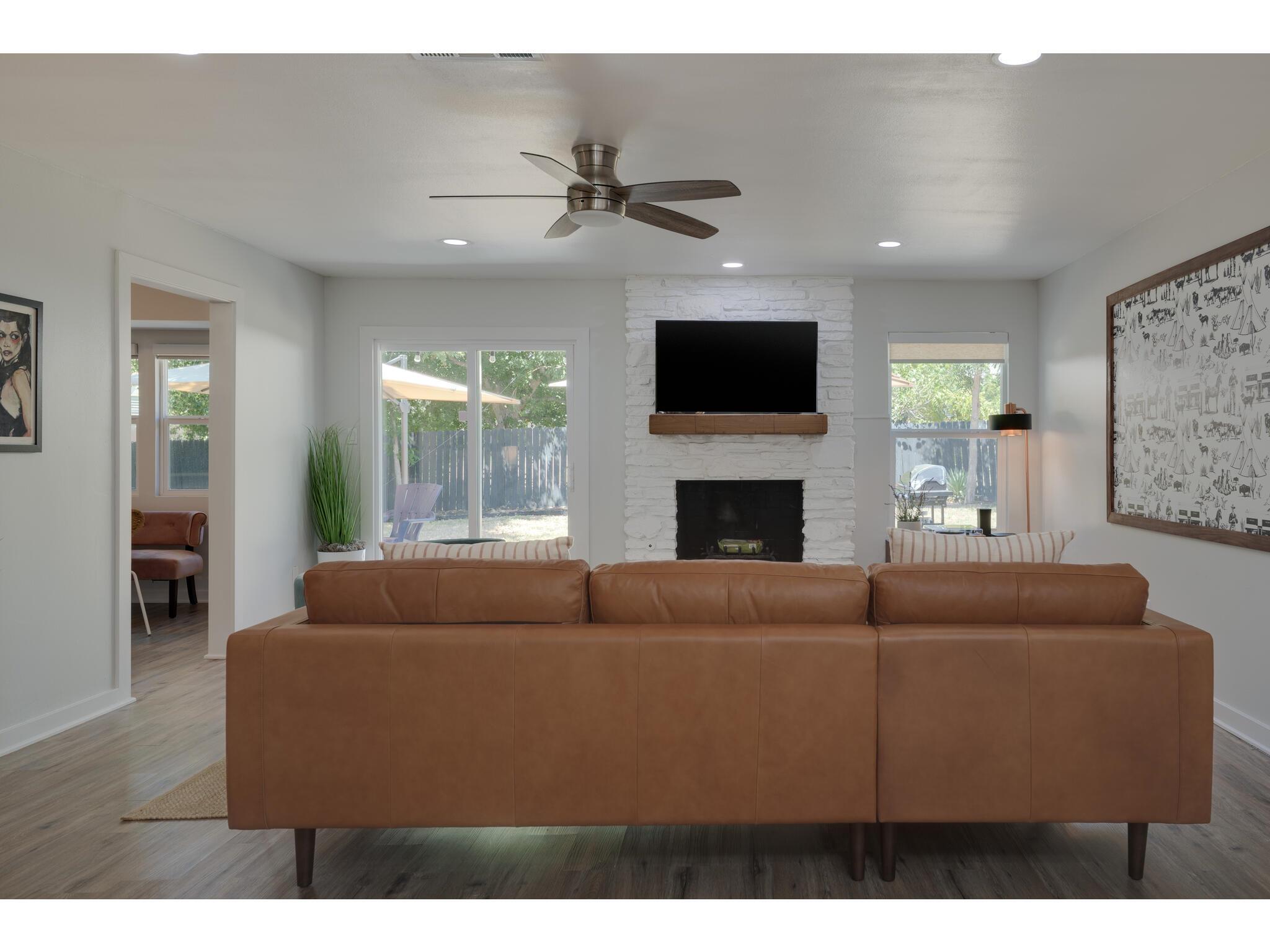 2202 Donna Dr, Taylor, TX 76574