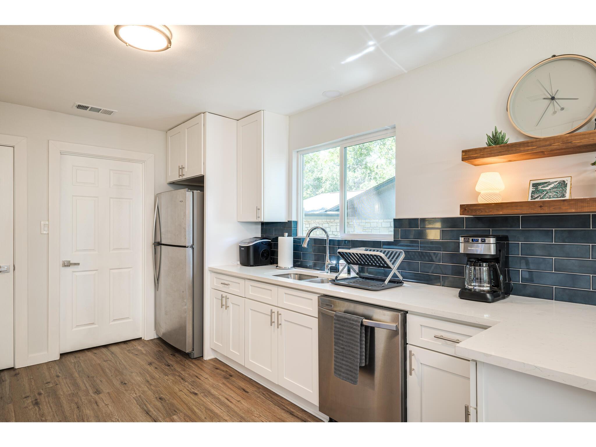 2202 Donna Dr, Taylor, TX 76574