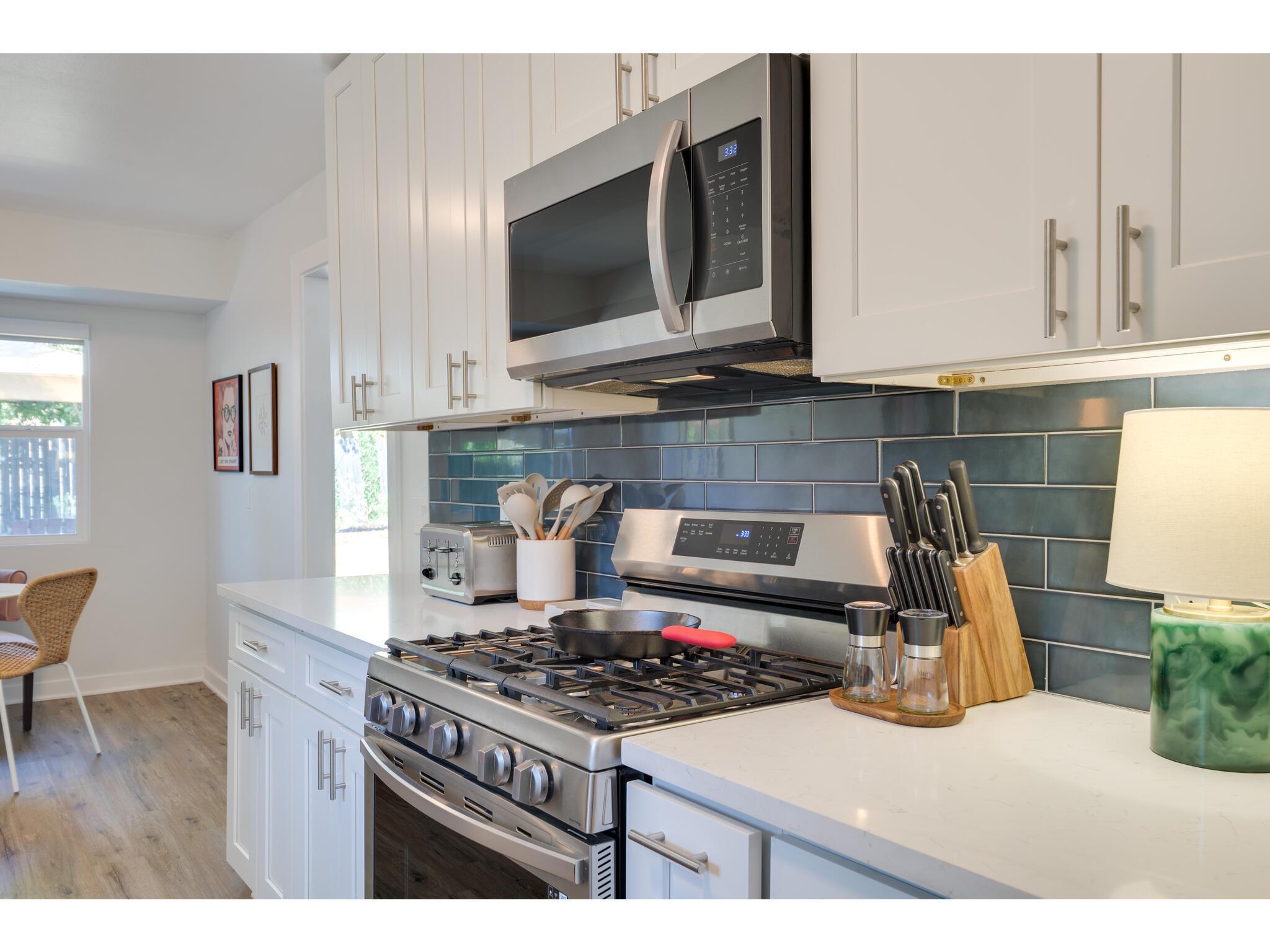 2202 Donna Dr, Taylor, TX 76574