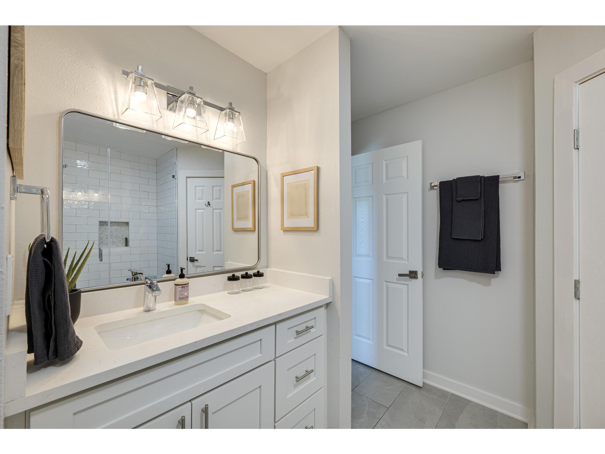 2202 Donna Dr, Taylor, TX 76574