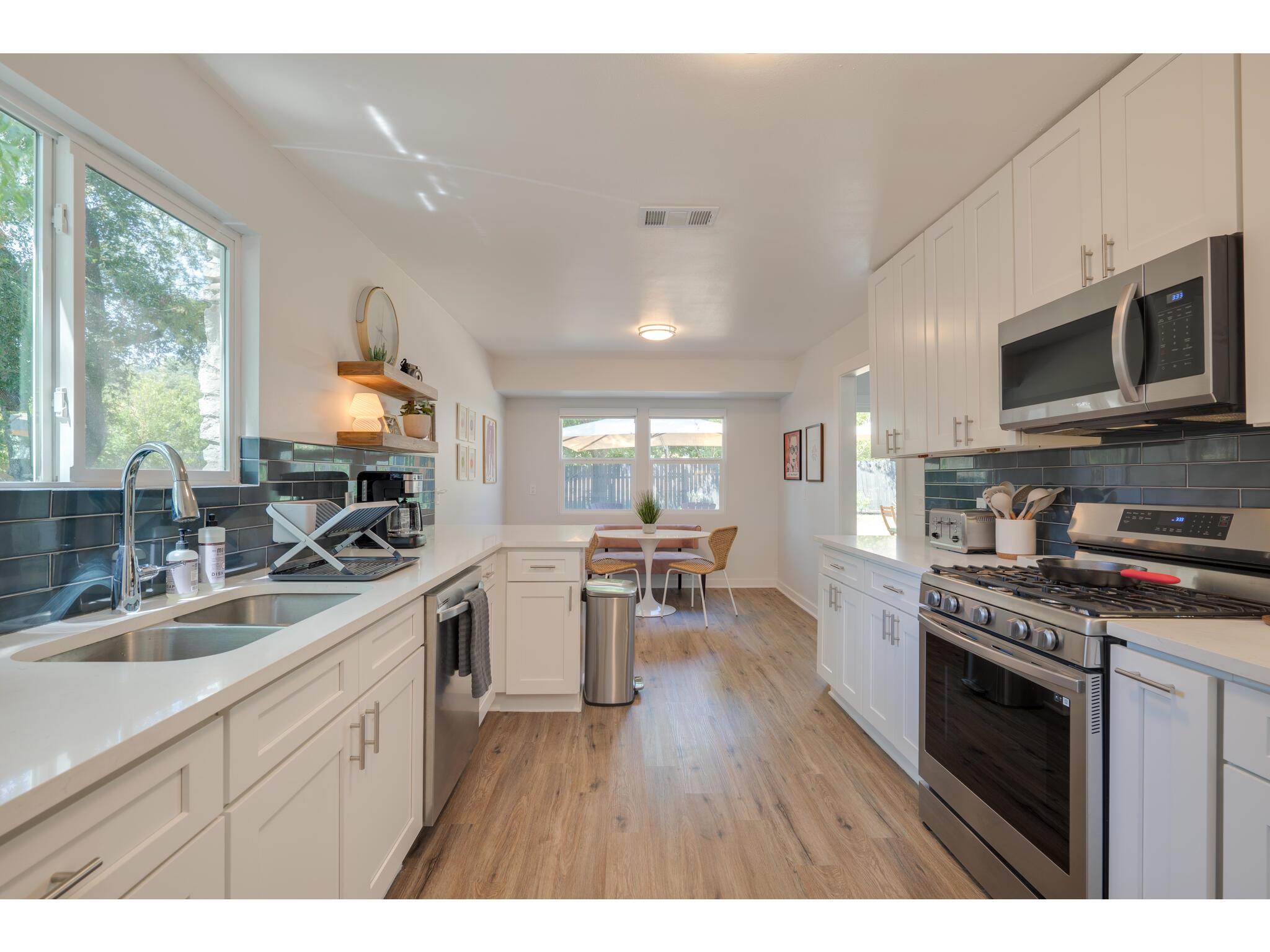 2202 Donna Dr, Taylor, TX 76574