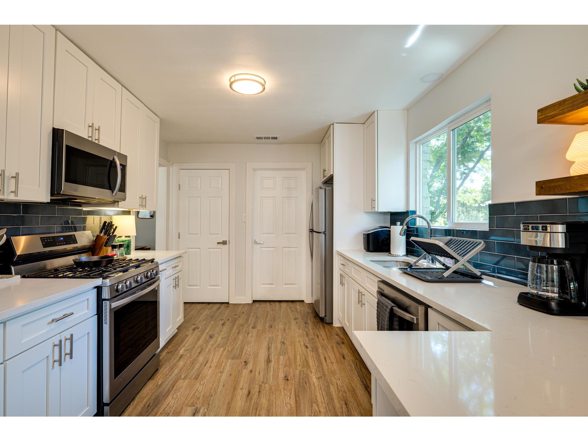 2202 Donna Dr, Taylor, TX 76574