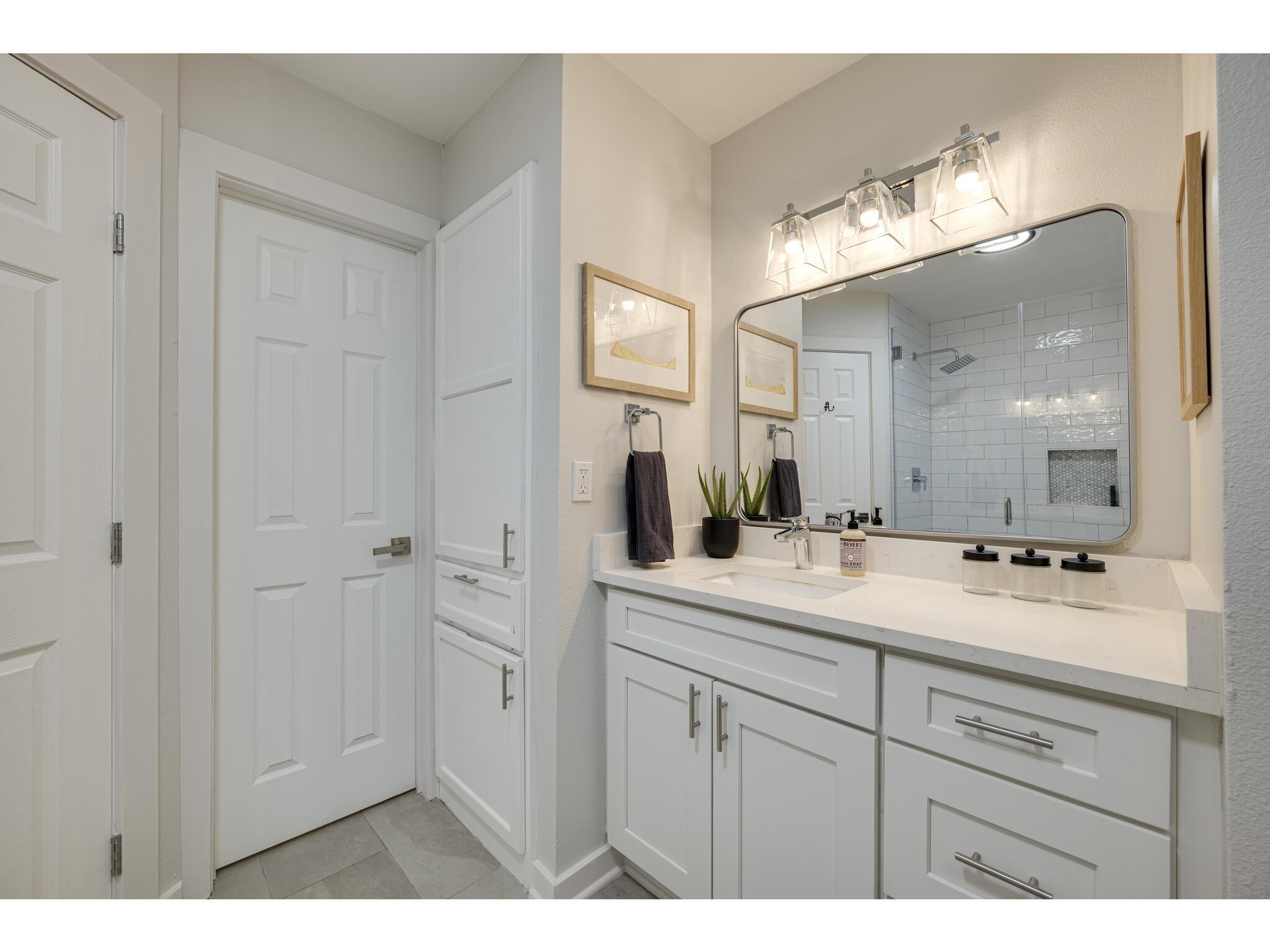 2202 Donna Dr, Taylor, TX 76574