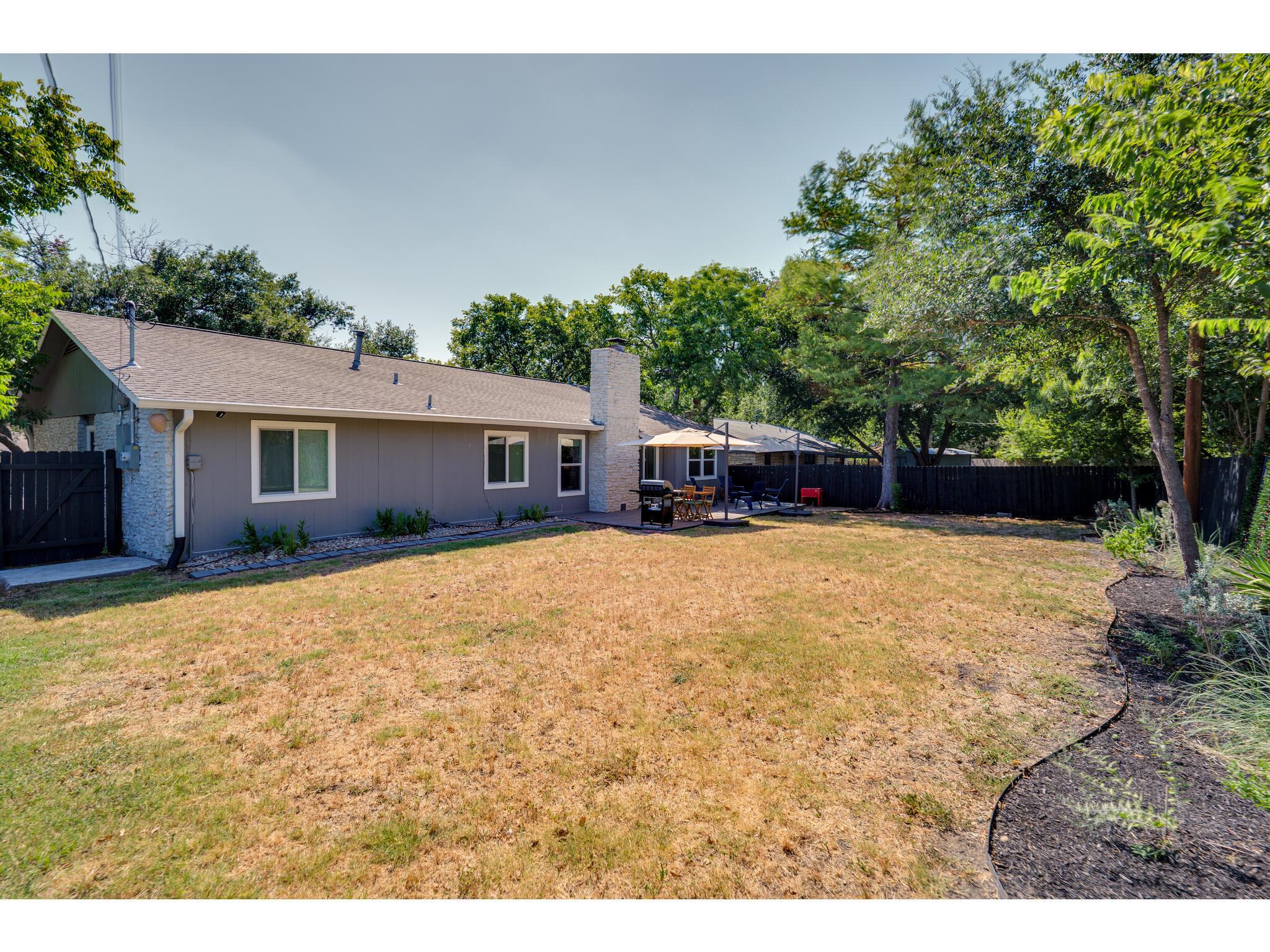 2202 Donna Dr, Taylor, TX 76574