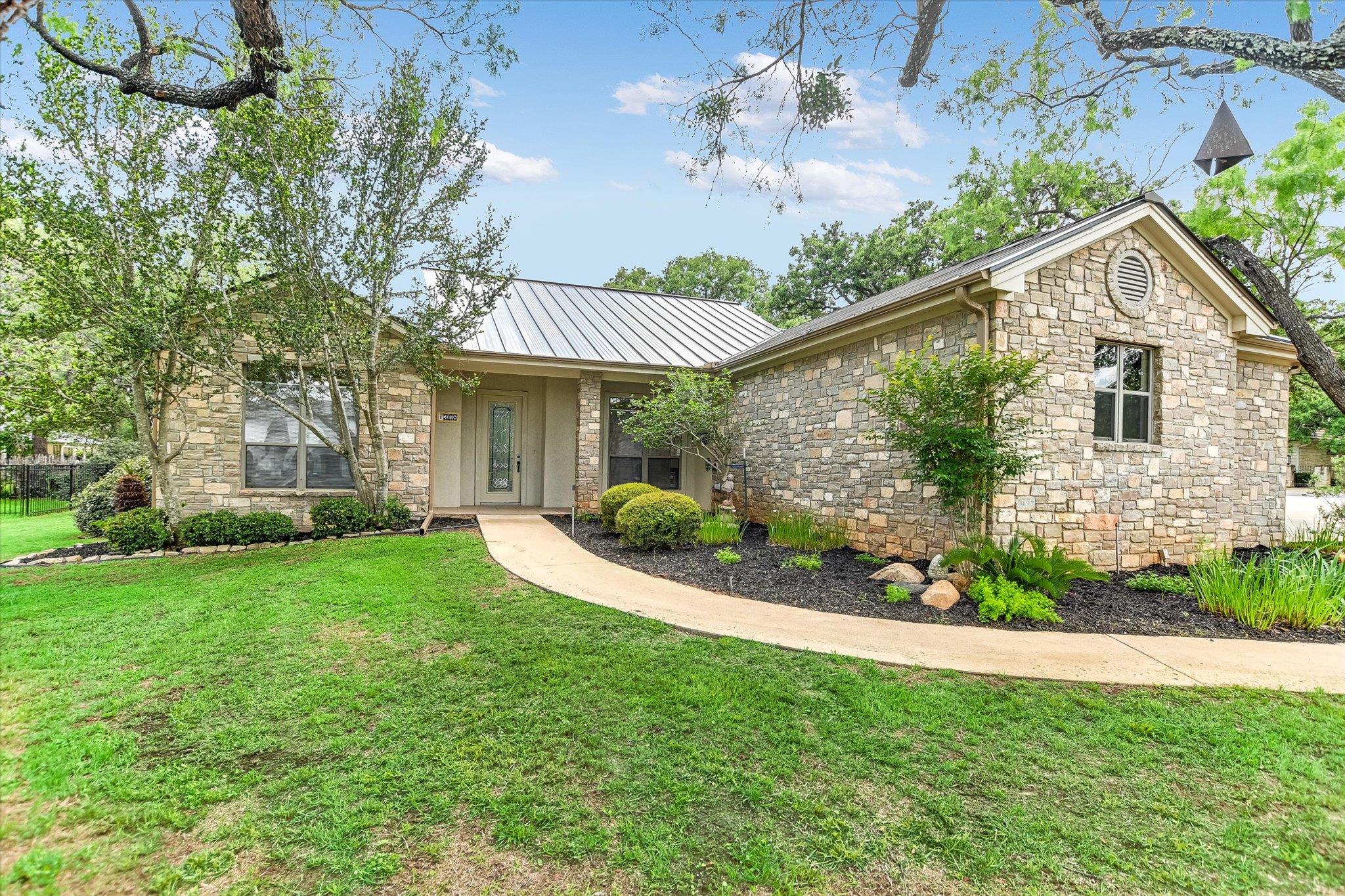 1308 Hi Circle N, Horseshoe Bay, TX 78657