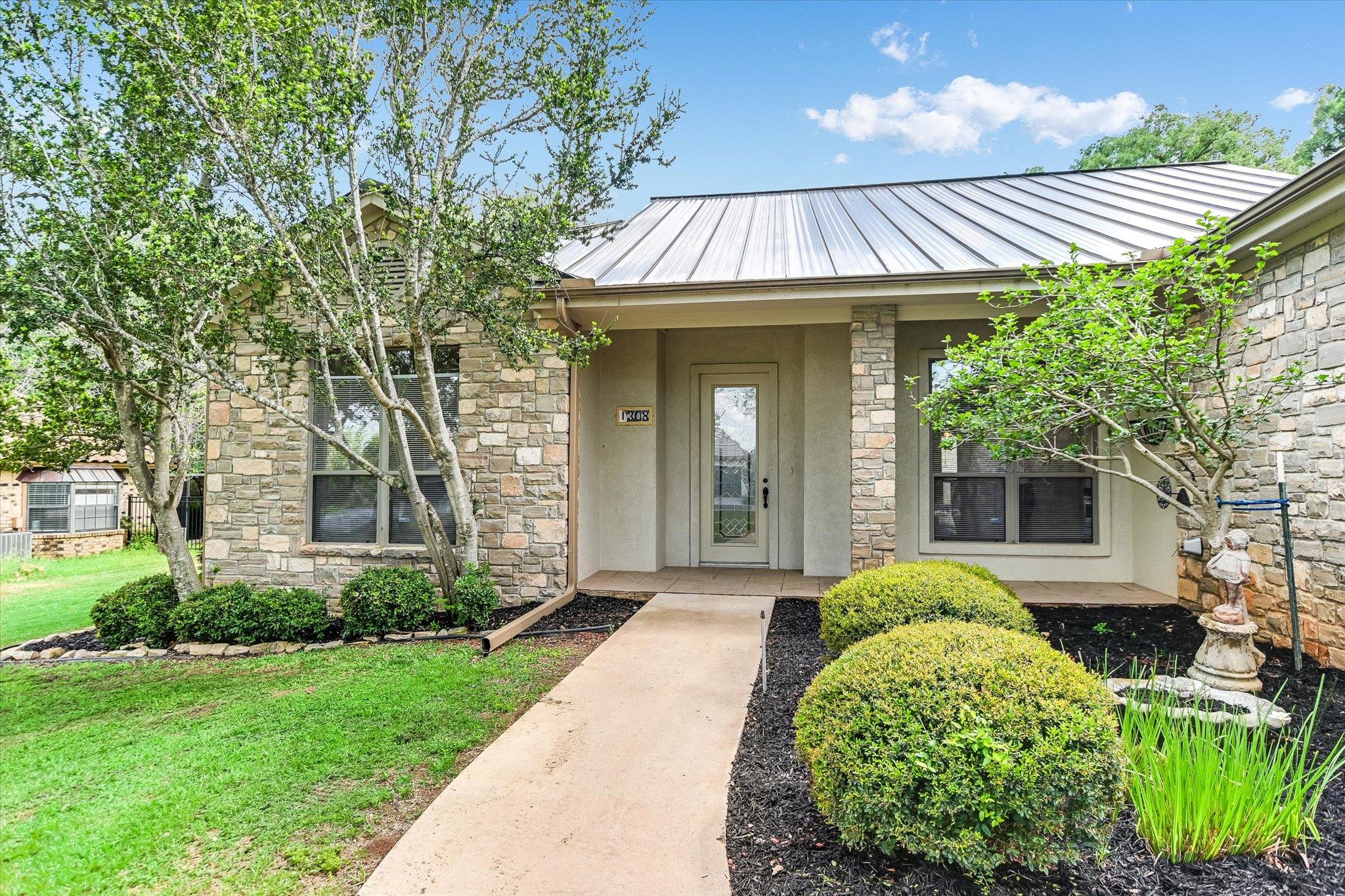 1308 Hi Circle N, Horseshoe Bay, TX 78657