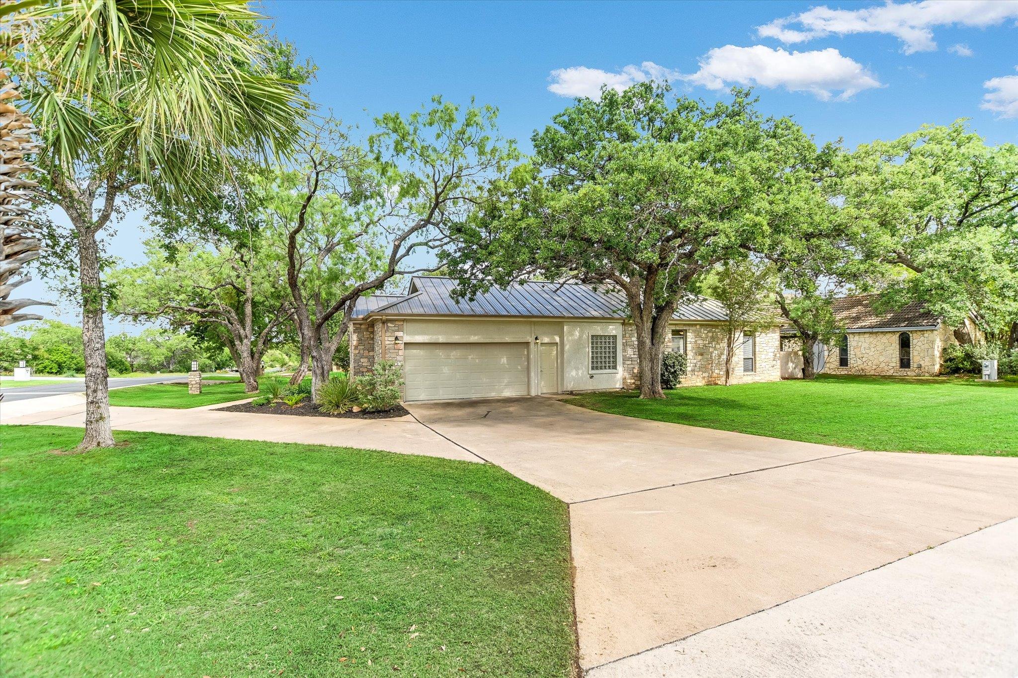 1308 Hi Circle N, Horseshoe Bay, TX 78657