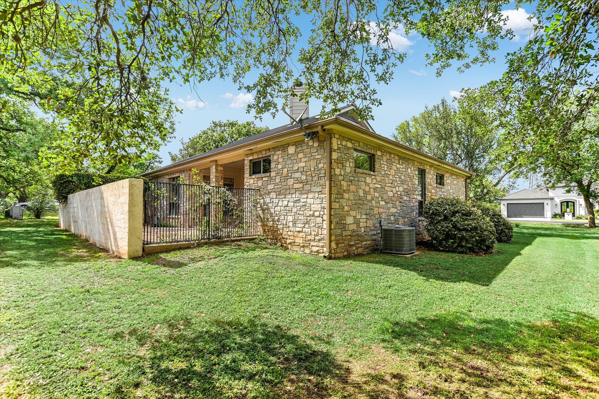 1308 Hi Circle N, Horseshoe Bay, TX 78657