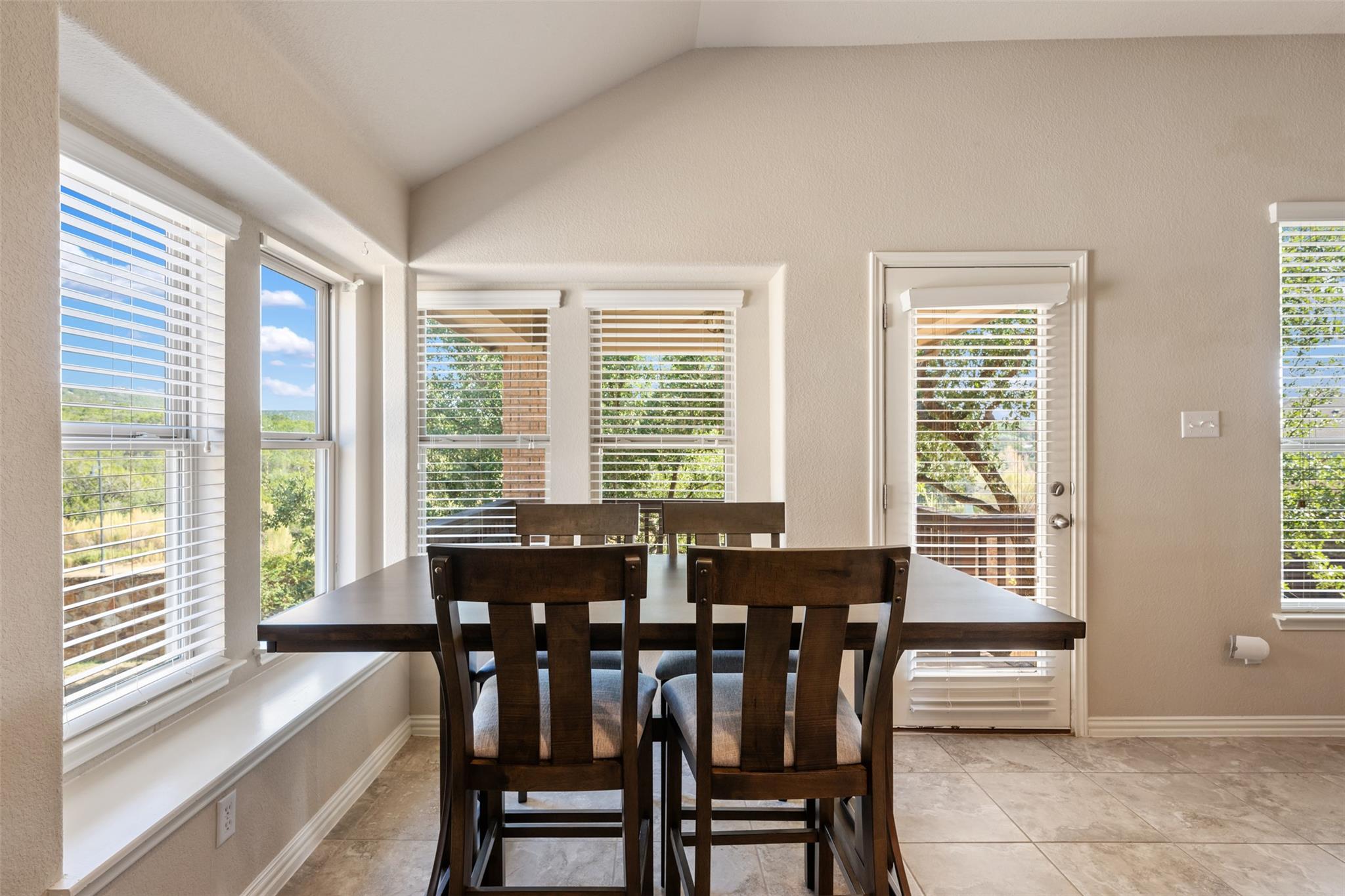 8113 Cannon Ct, Lago Vista, TX 78645