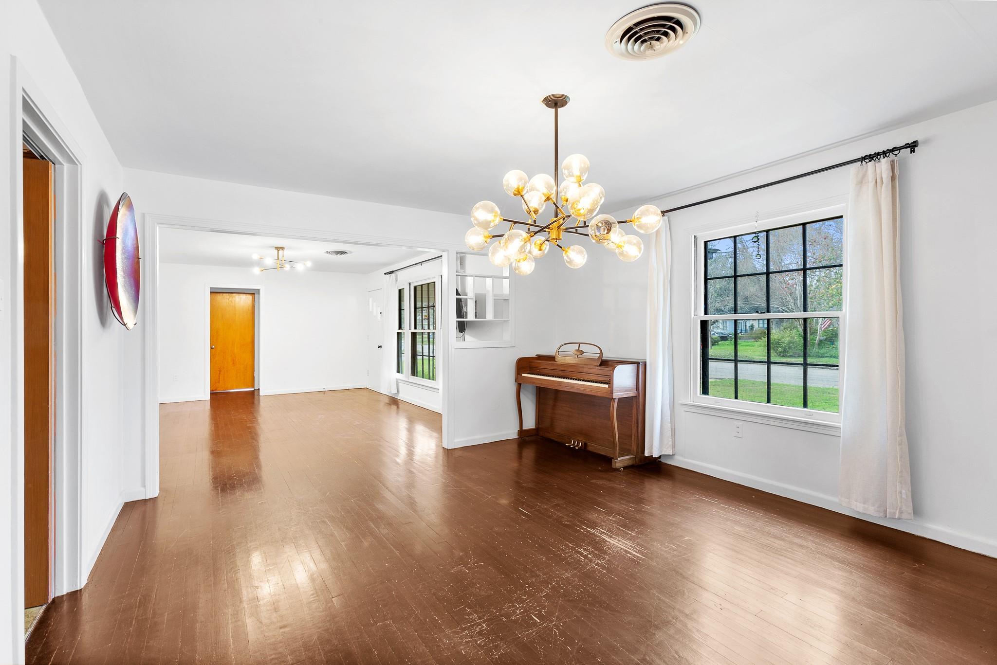 803 Peach St, Seguin, TX 78155