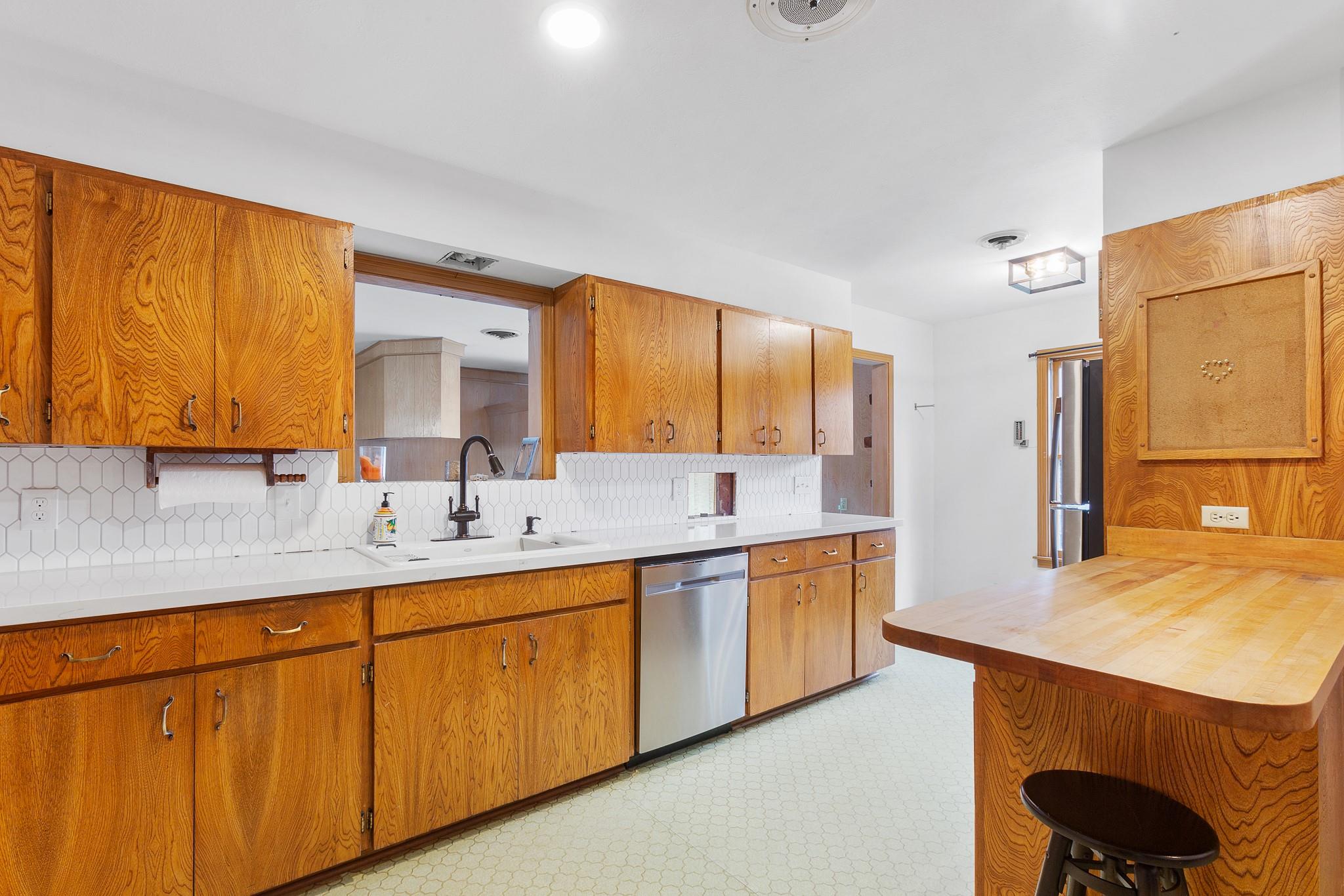 803 Peach St, Seguin, TX 78155