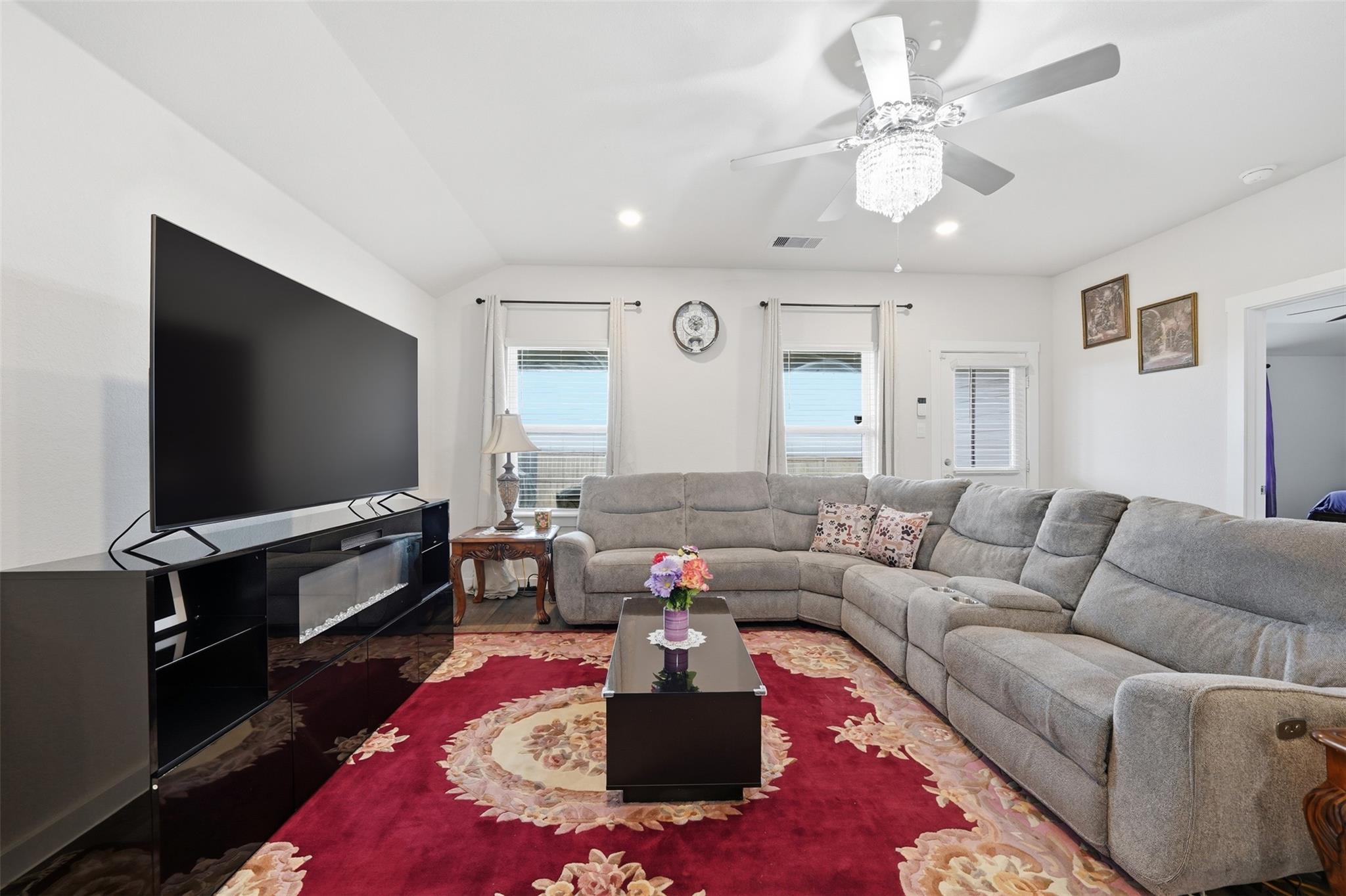 318 Merriman Rd, San Marcos, TX 78666