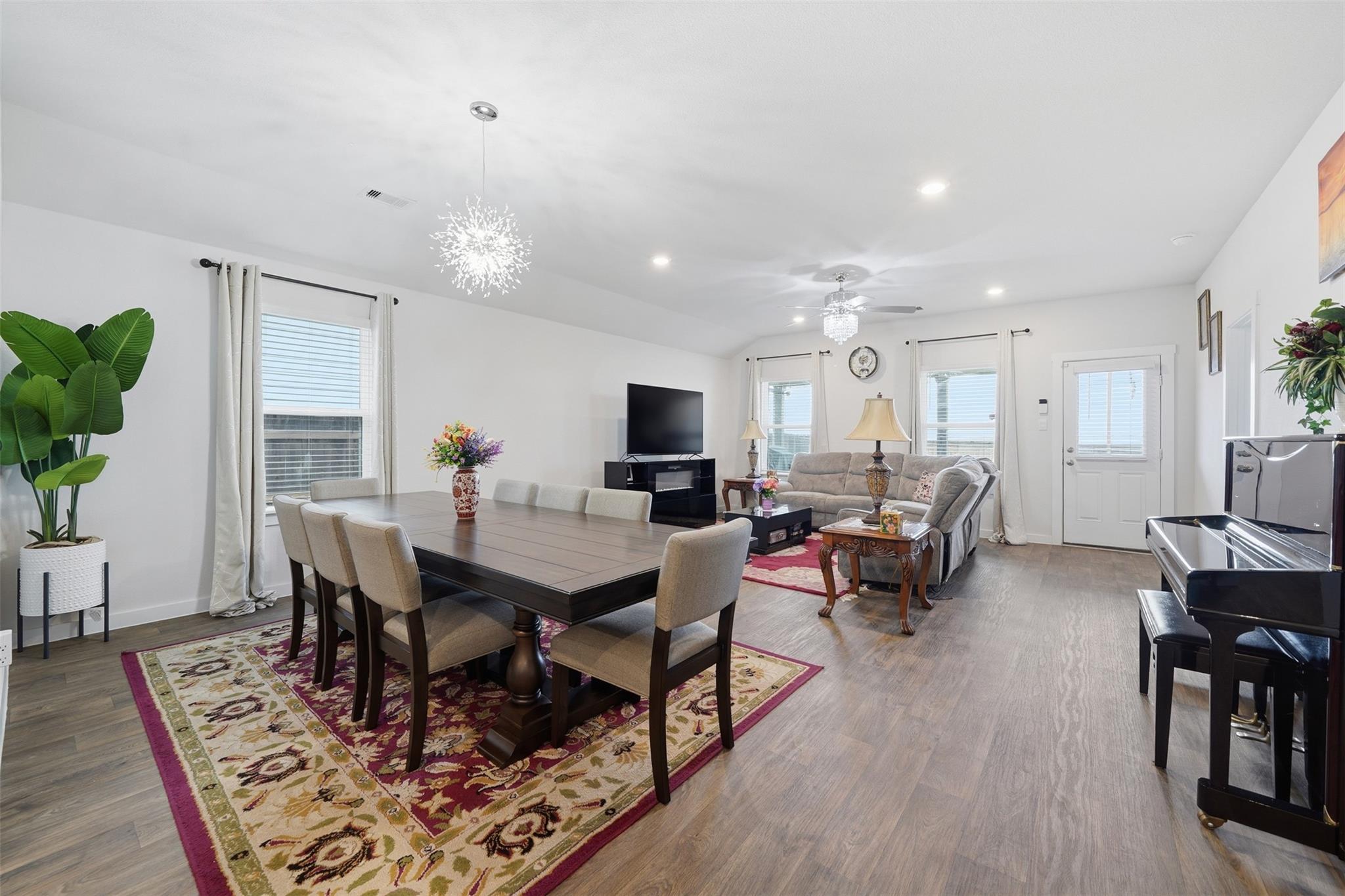318 Merriman Rd, San Marcos, TX 78666