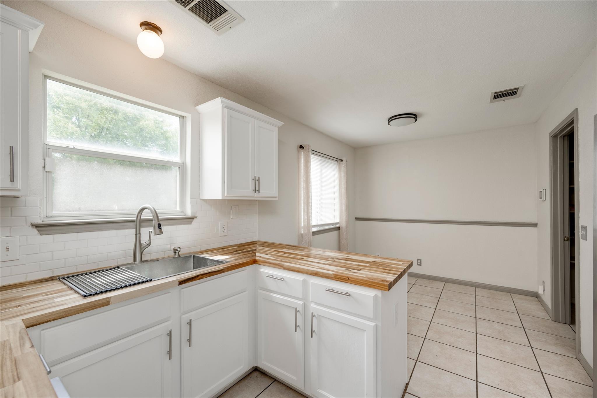 348 Spillway Dr, Kyle, TX 78640