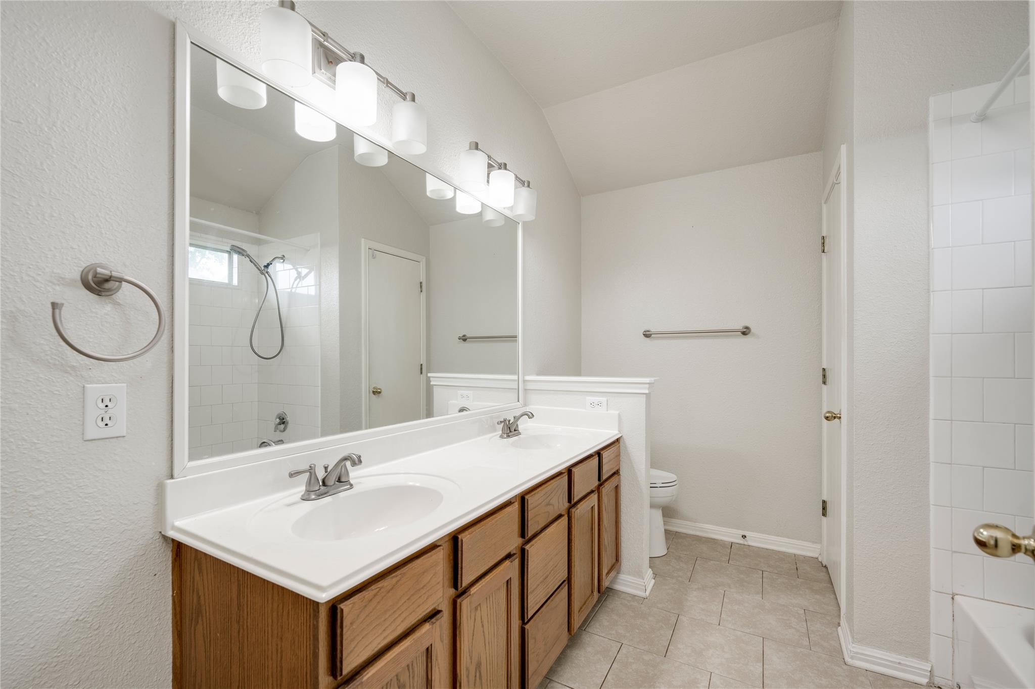 348 Spillway Dr, Kyle, TX 78640