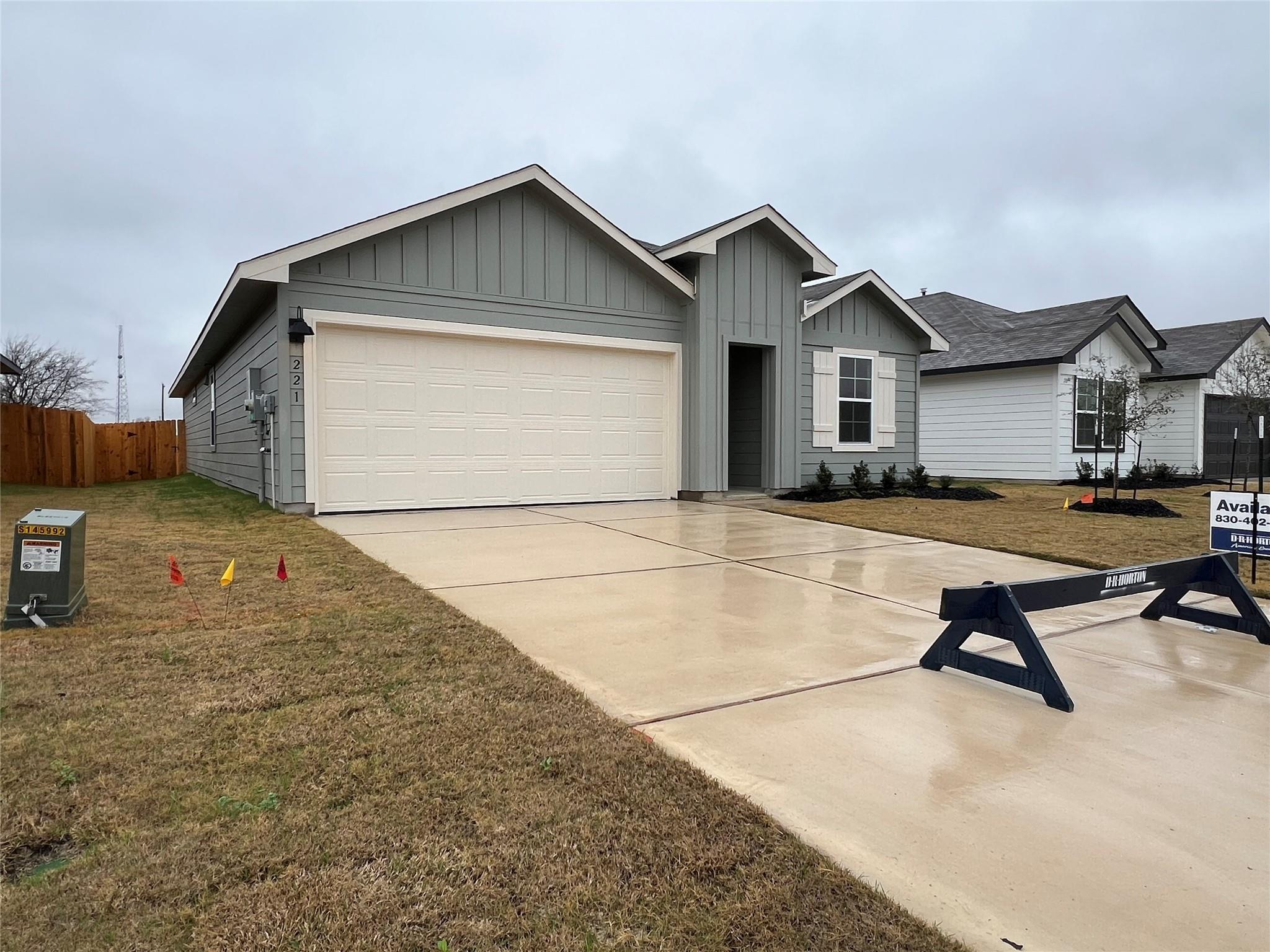221 Wirecrested Dr, Lockhart, TX 78644