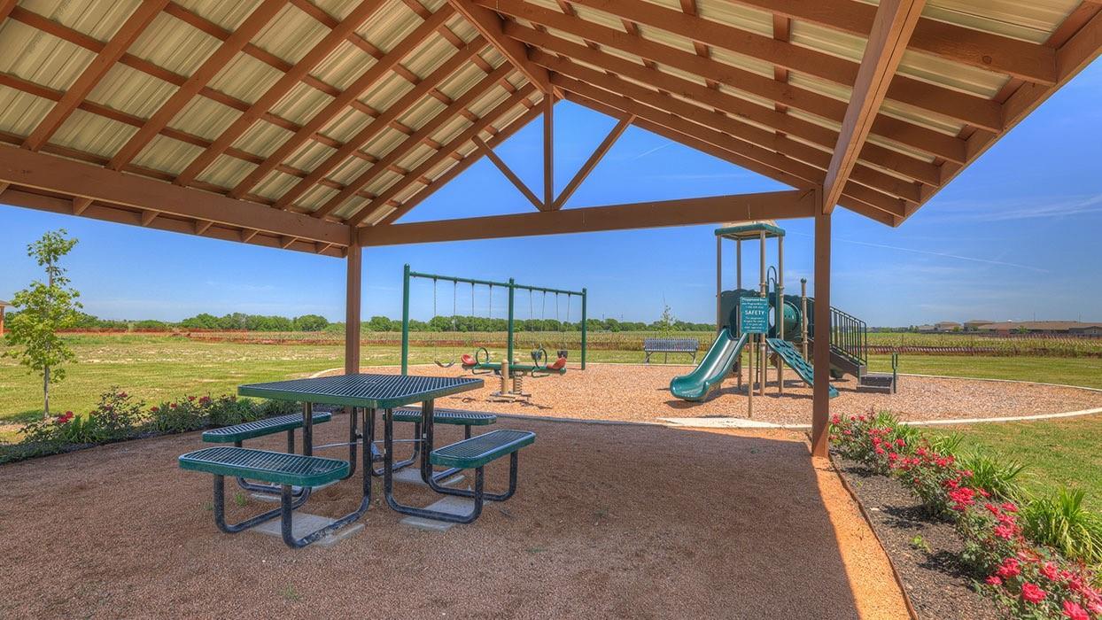 221 Wirecrested Dr, Lockhart, TX 78644