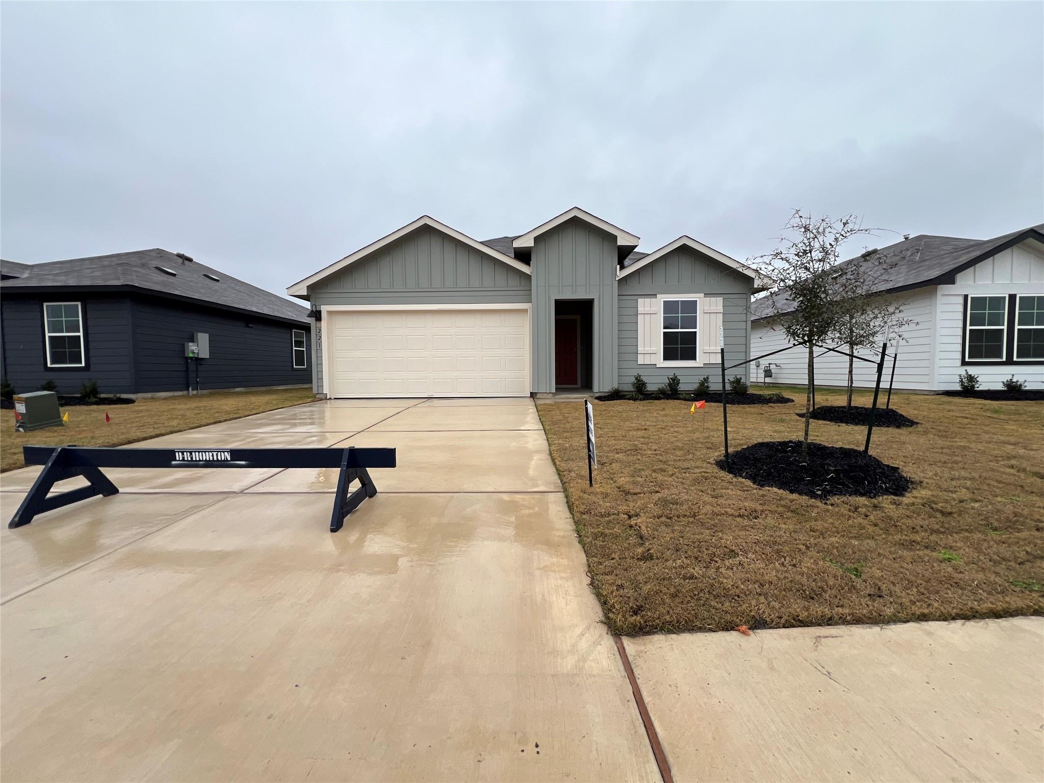 221 Wirecrested Dr, Lockhart, TX 78644