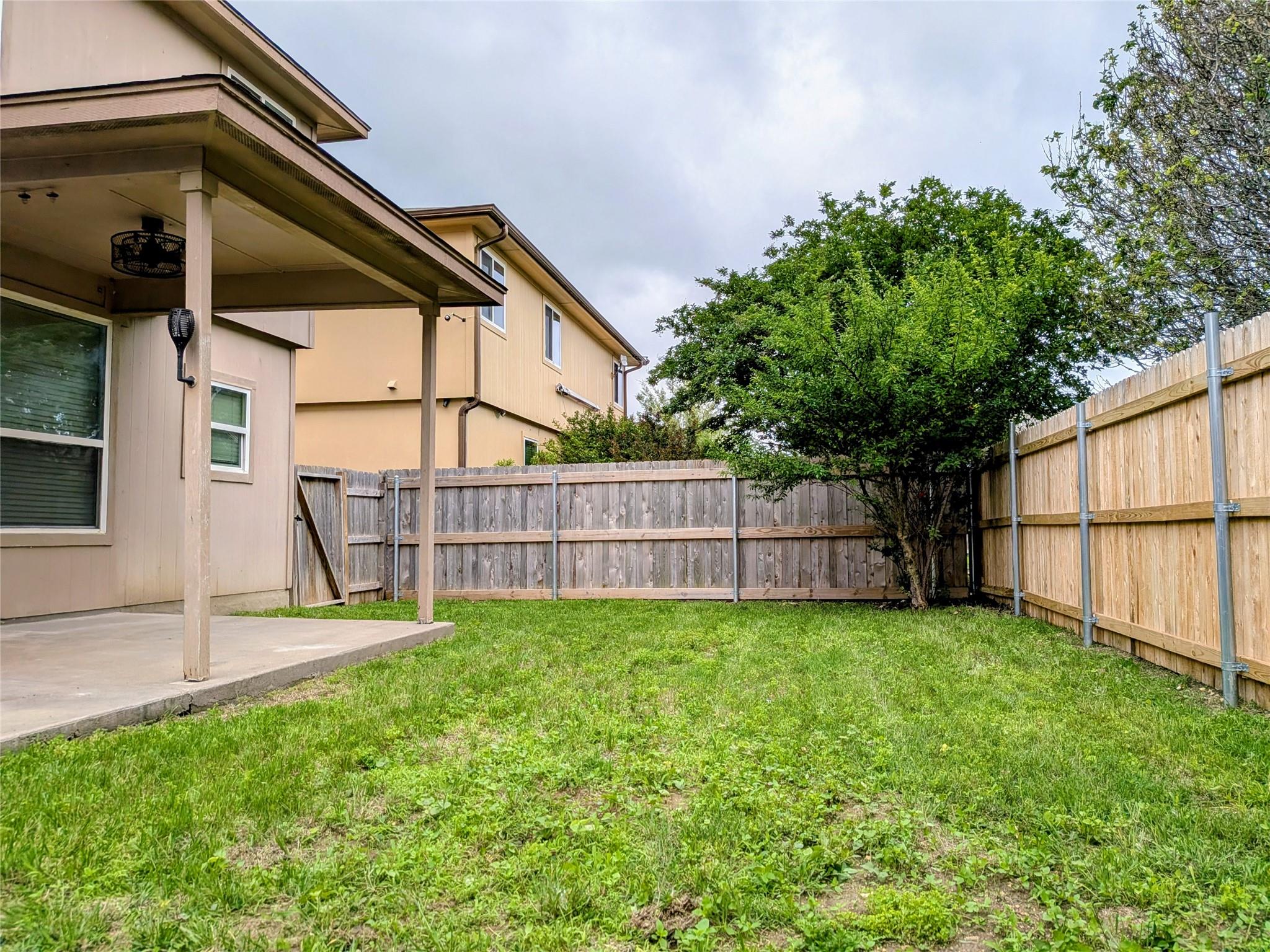 212 Foster Ln, Jarrell, TX 76537