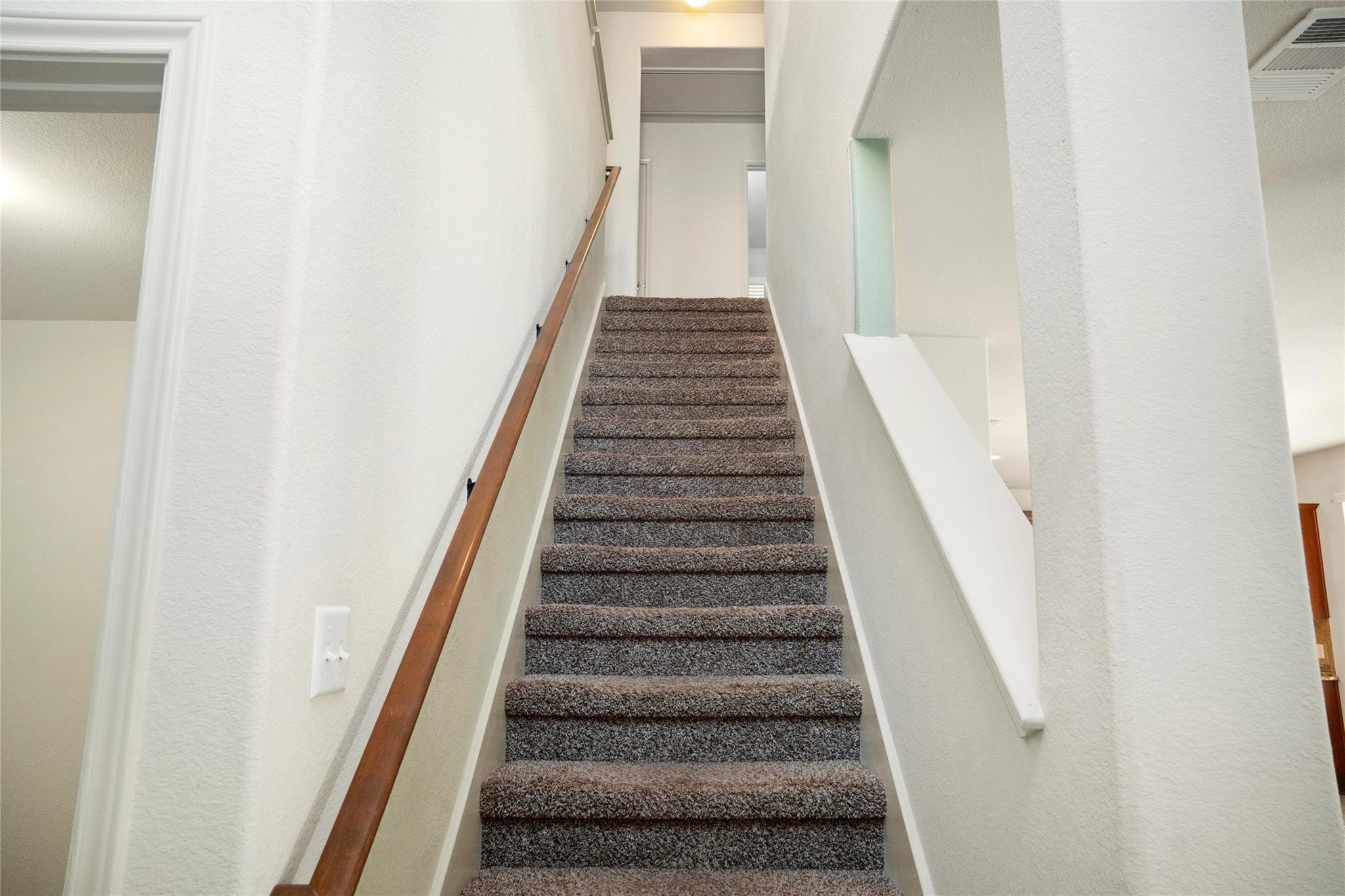 212 Foster Ln, Jarrell, TX 76537