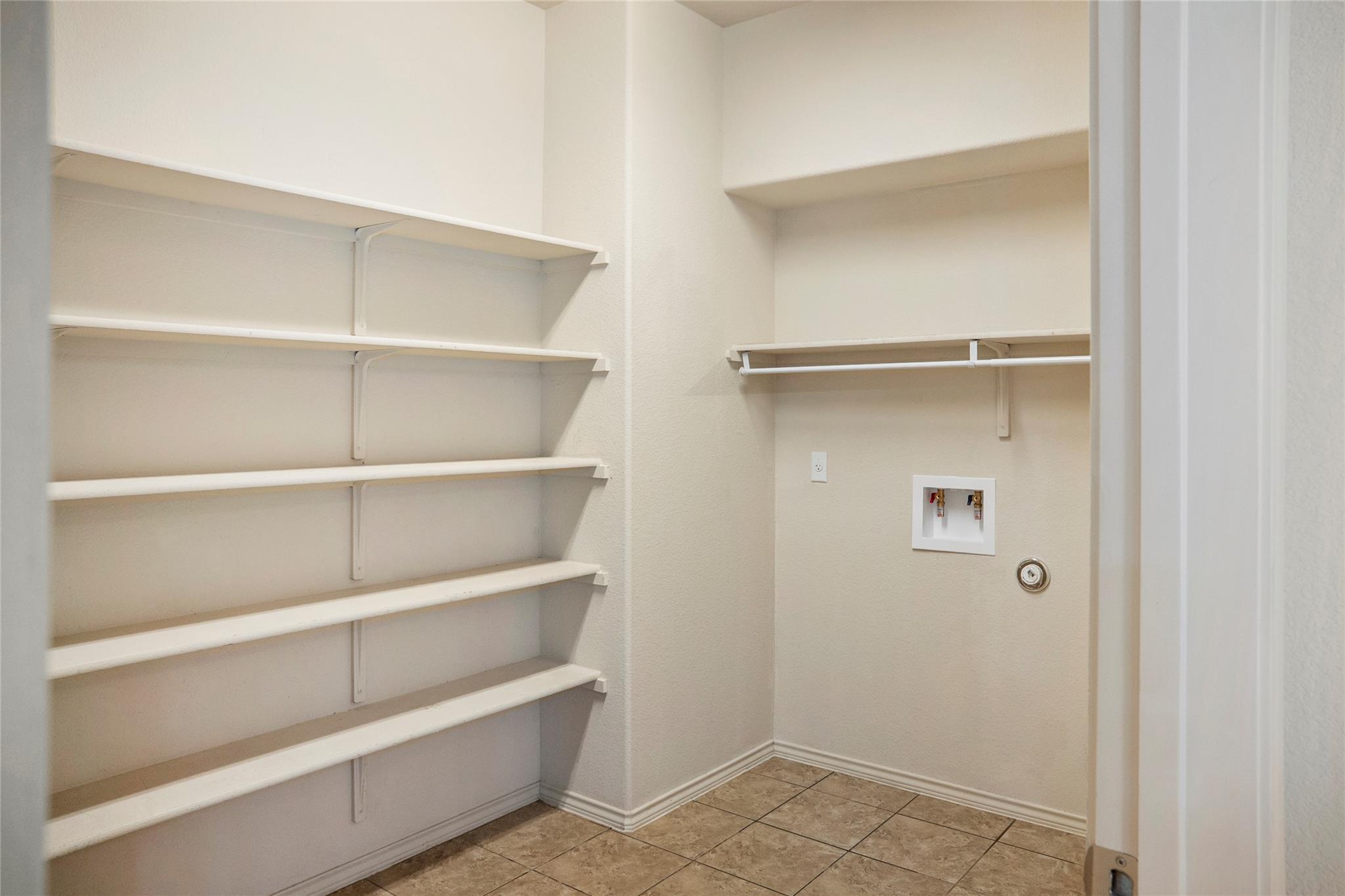 212 Foster Ln, Jarrell, TX 76537