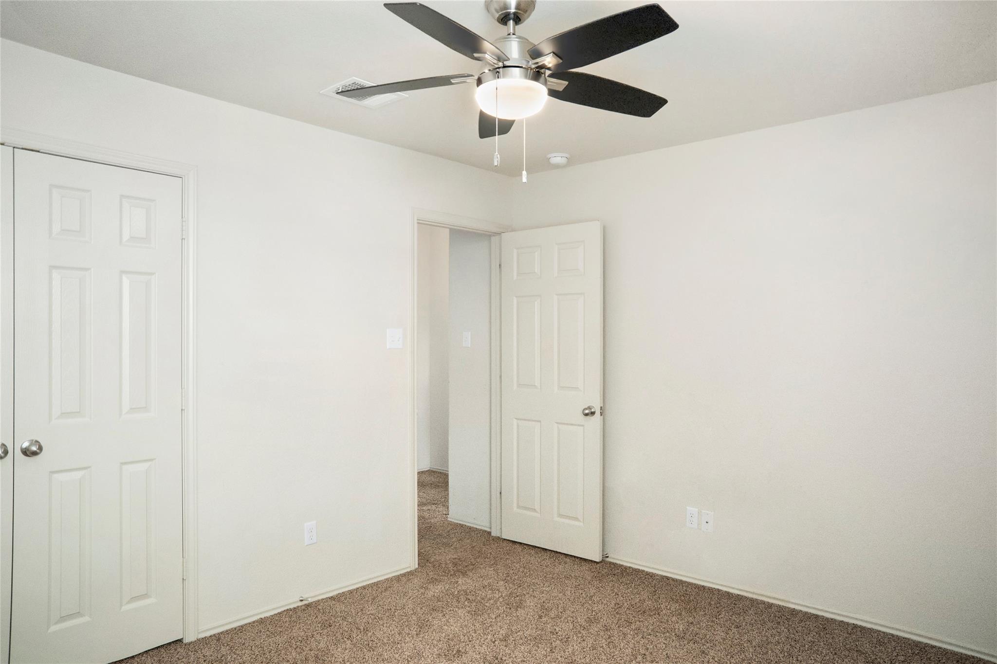 212 Foster Ln, Jarrell, TX 76537