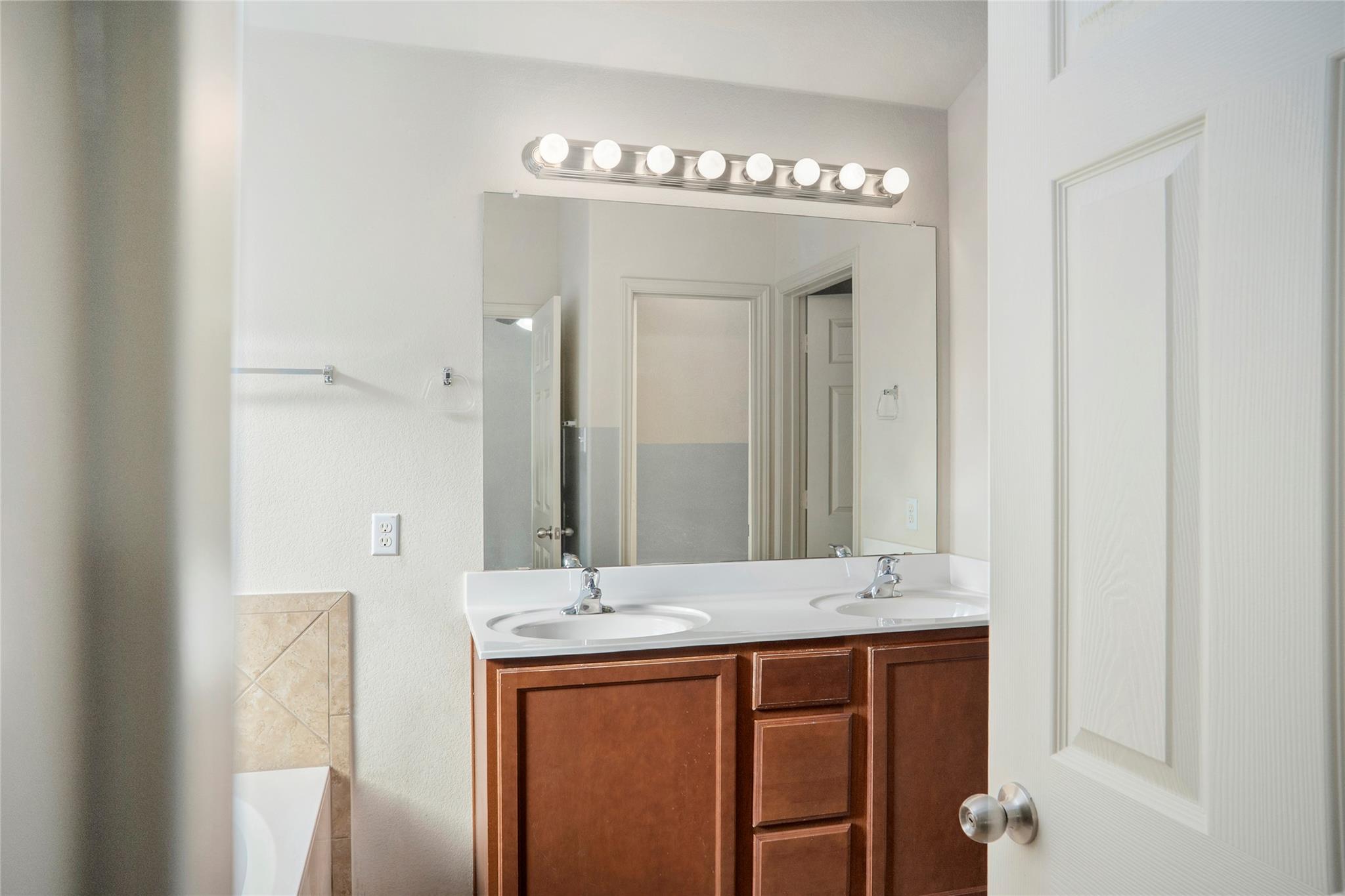 212 Foster Ln, Jarrell, TX 76537