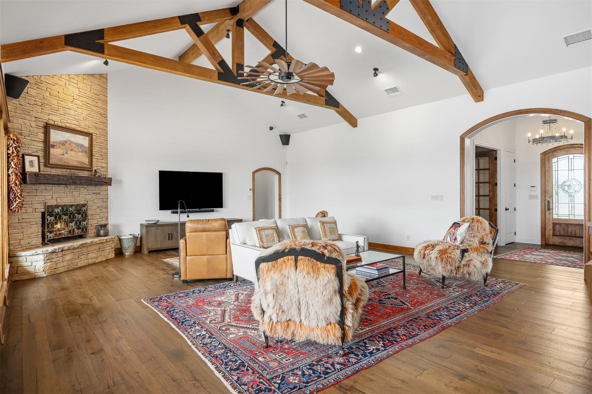 357 Cypress Estates Pkwy, Ingram, TX 78025