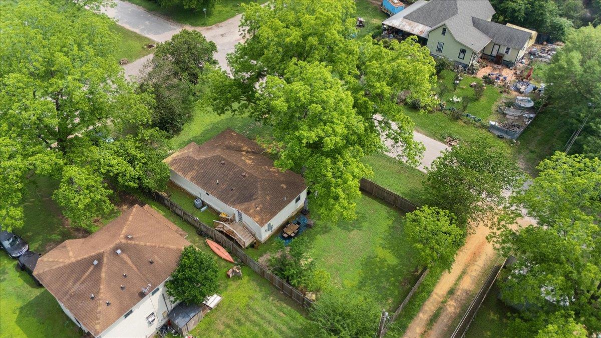608 Washington St, Smithville, TX 78957