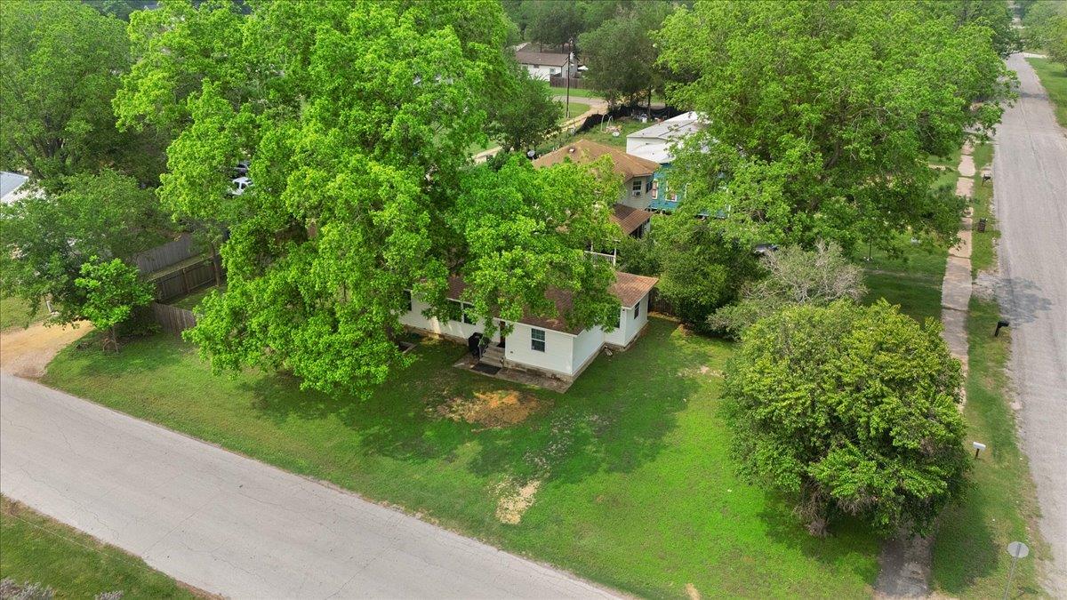 608 Washington St, Smithville, TX 78957