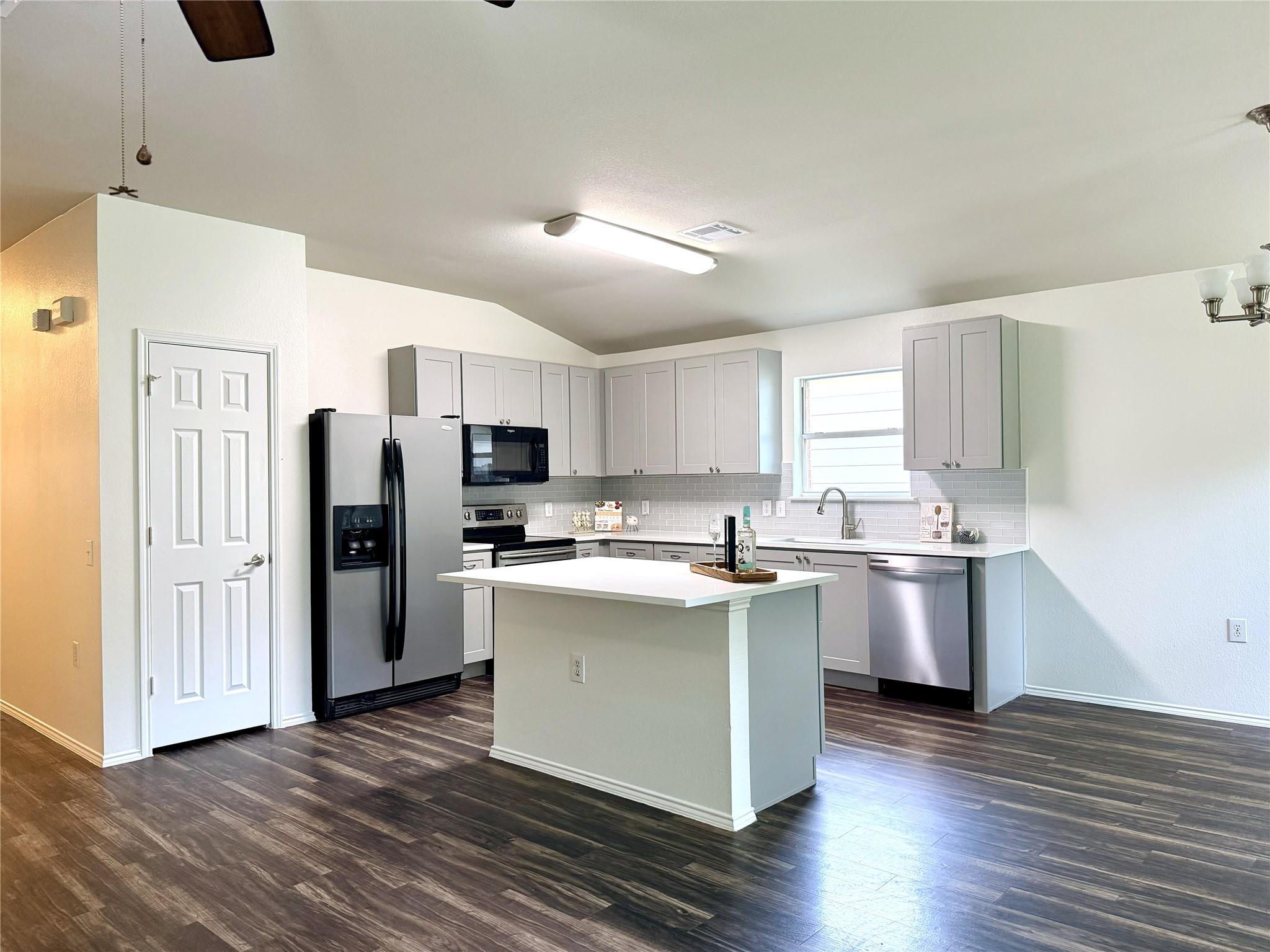 5216 English Glade Dr, Austin, TX 78724