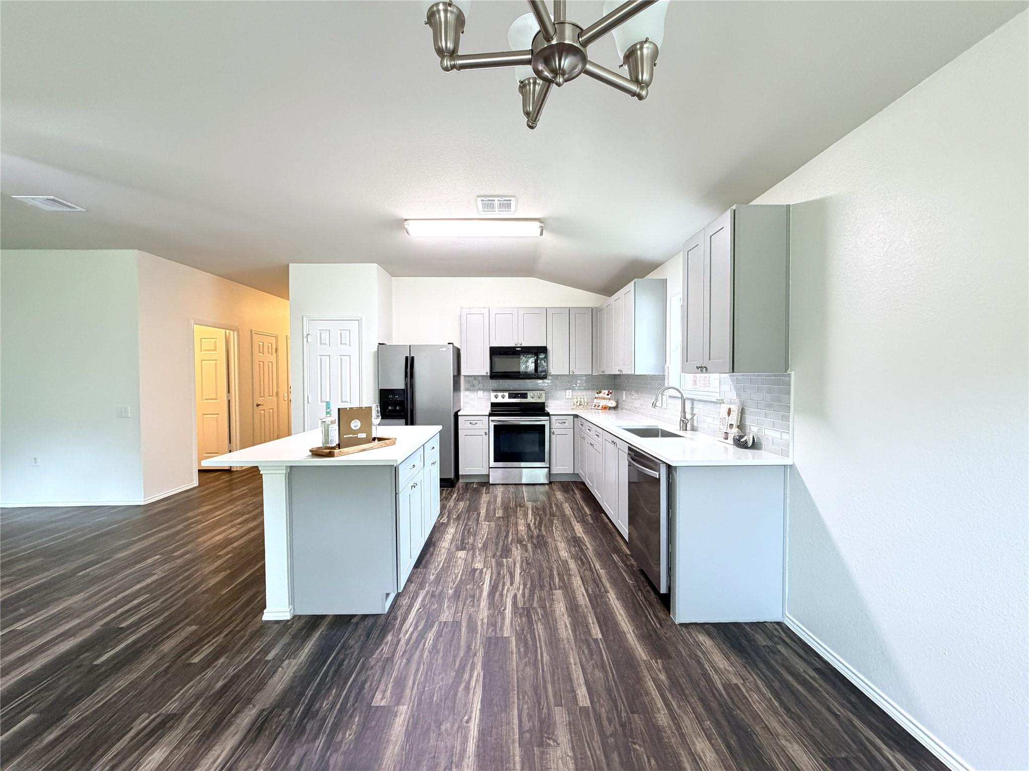 5216 English Glade Dr, Austin, TX 78724