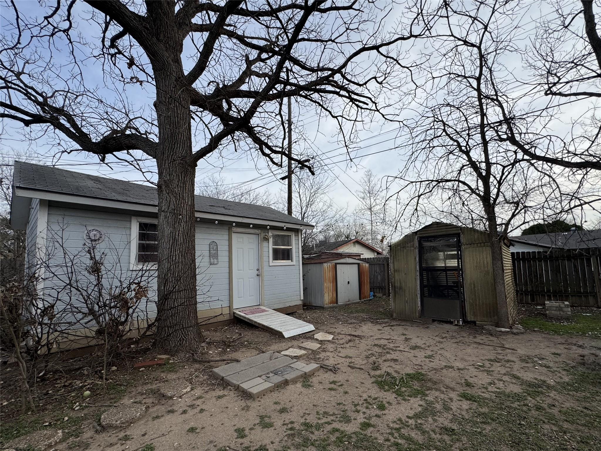207 Chippendale Ave, Austin, TX 78745