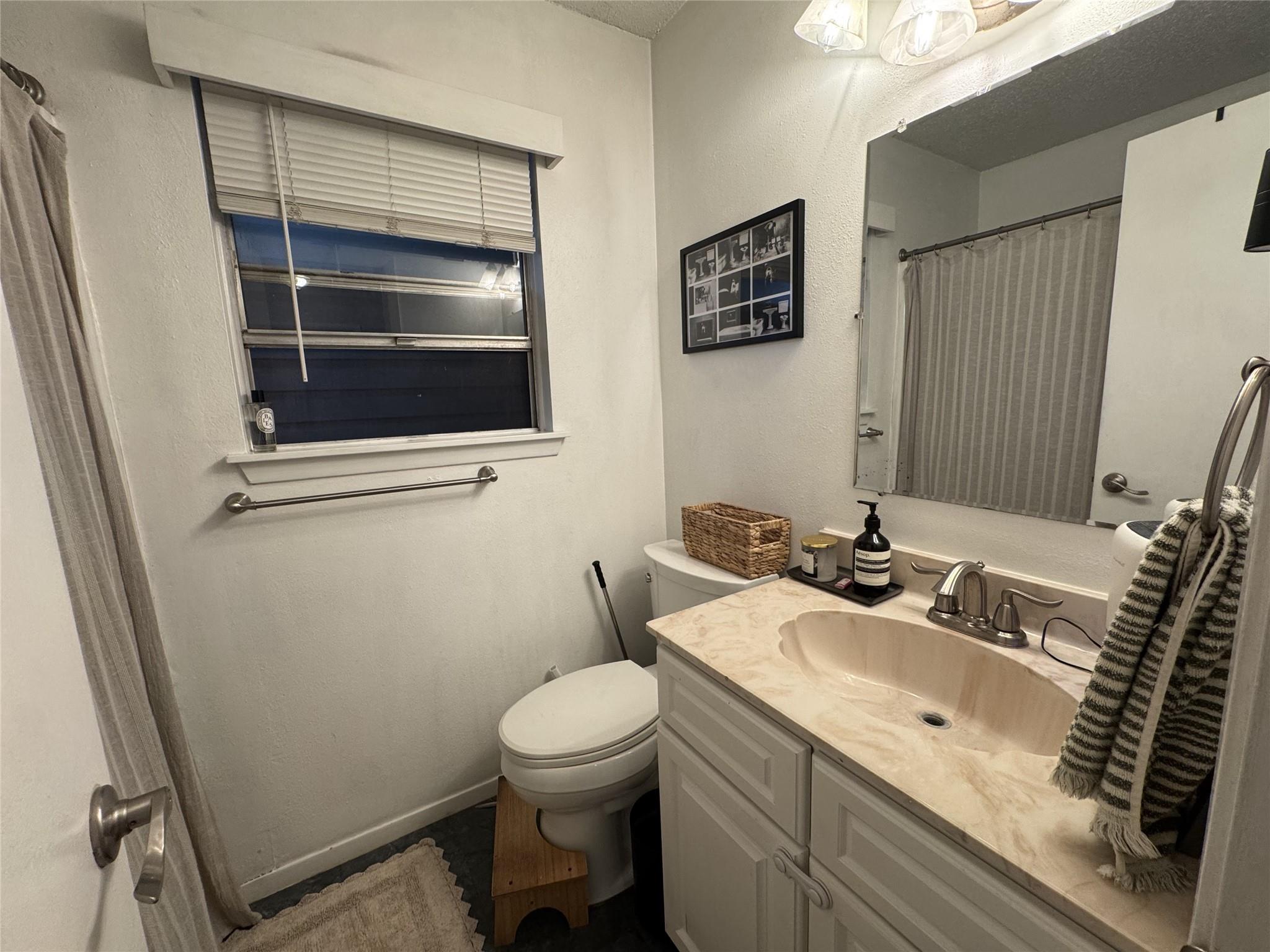 207 Chippendale Ave, Austin, TX 78745