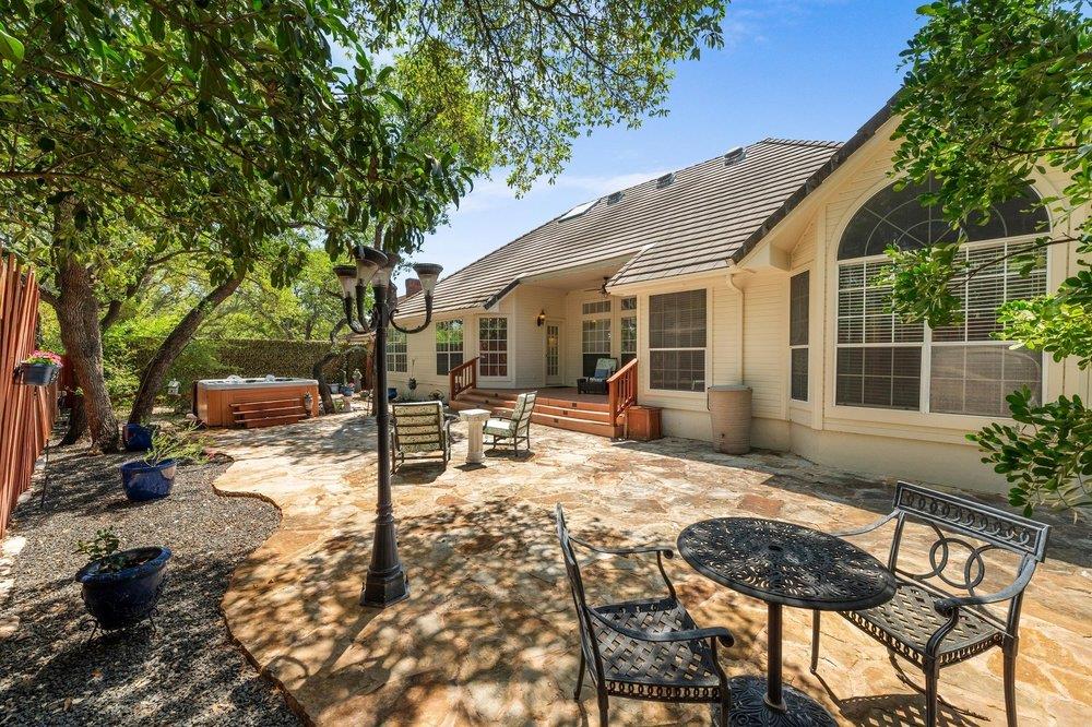 209 El Rio Dr, Lakeway, TX 78734