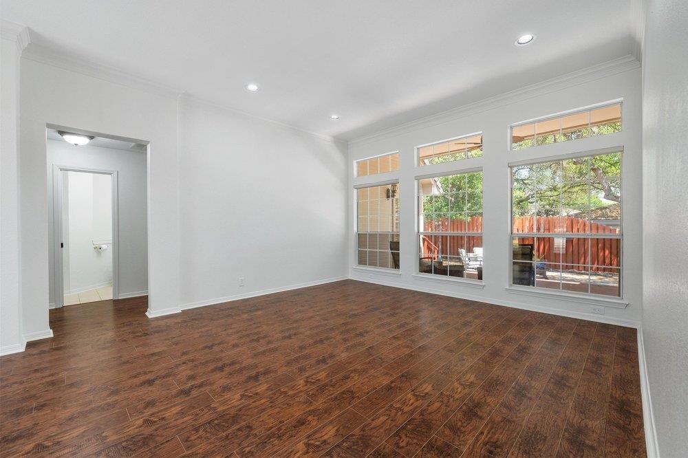 209 El Rio Dr, Lakeway, TX 78734