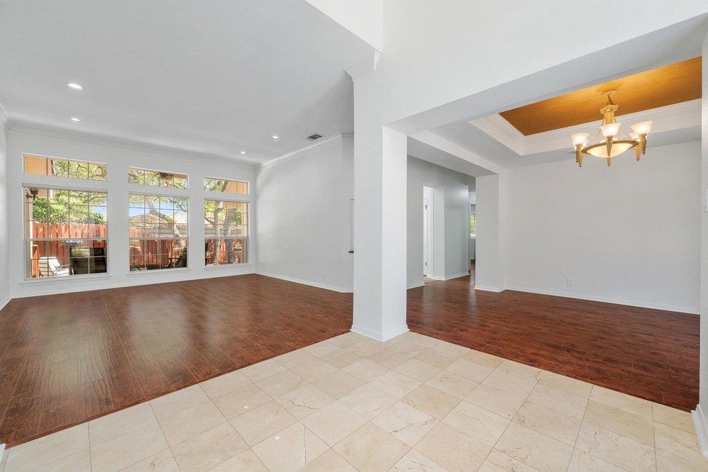 209 El Rio Dr, Lakeway, TX 78734