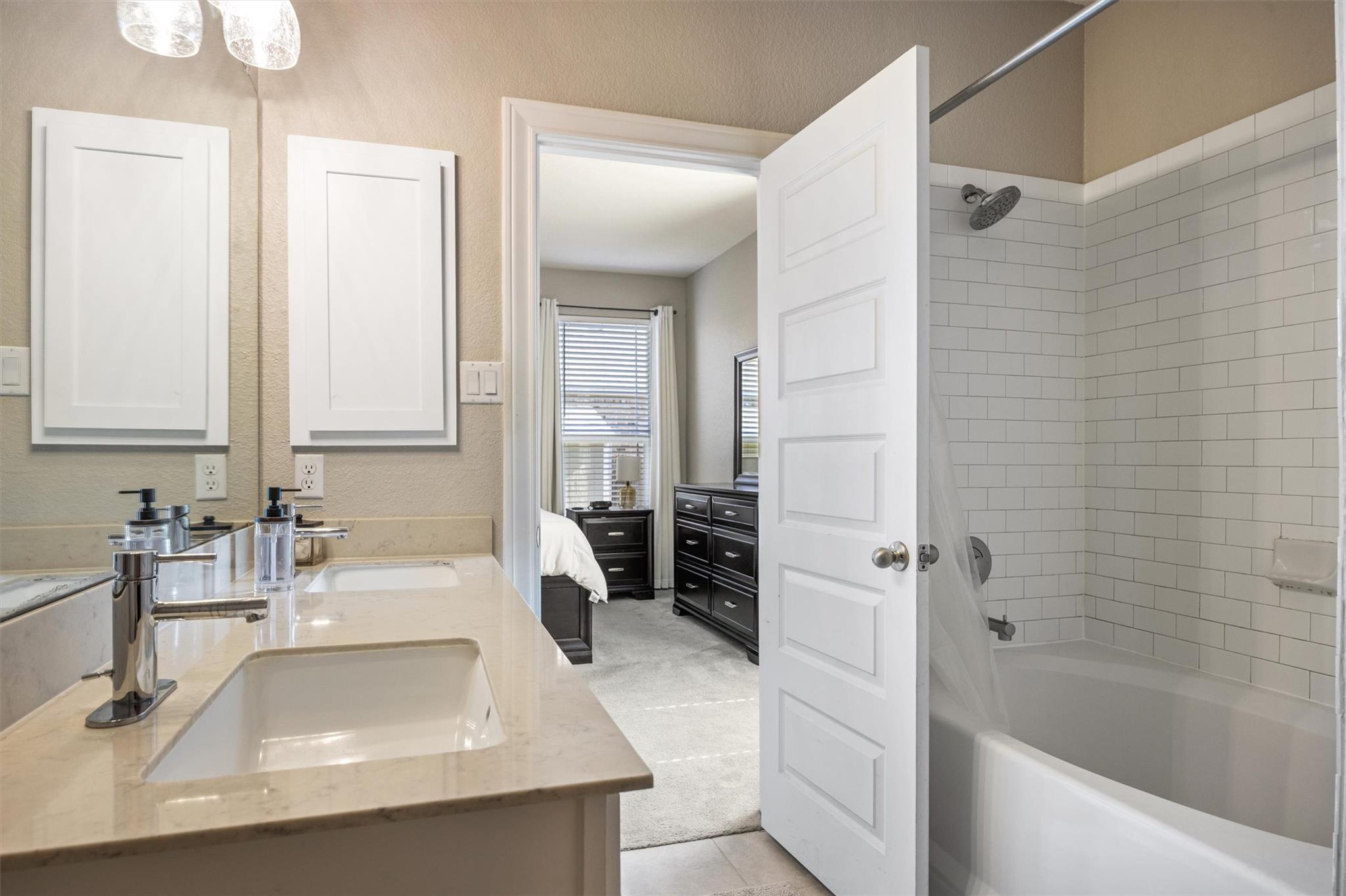 101 Muenster Dr # 154, Hutto, TX 78634