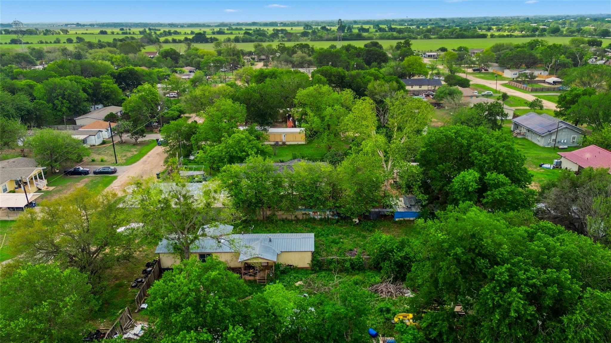 2 Skylark Dr, Martindale, TX 78655